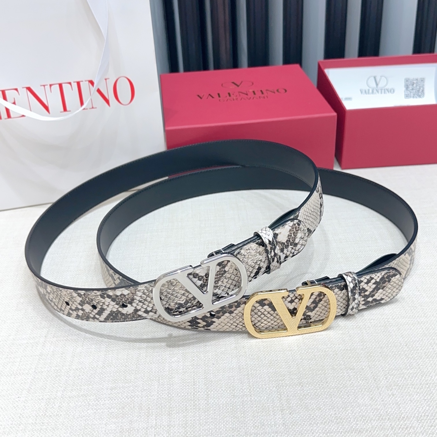 💥💥💥3.0cm华伦天奴腰带，双面头层牛皮，长度：75.80.85.90.95.100.105.110欧