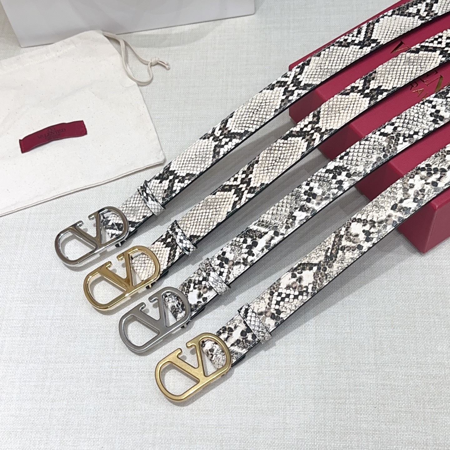 💥💥💥3.0cm华伦天奴腰带，双面头层牛皮，长度：75.80.85.90.95.100.105.110欧