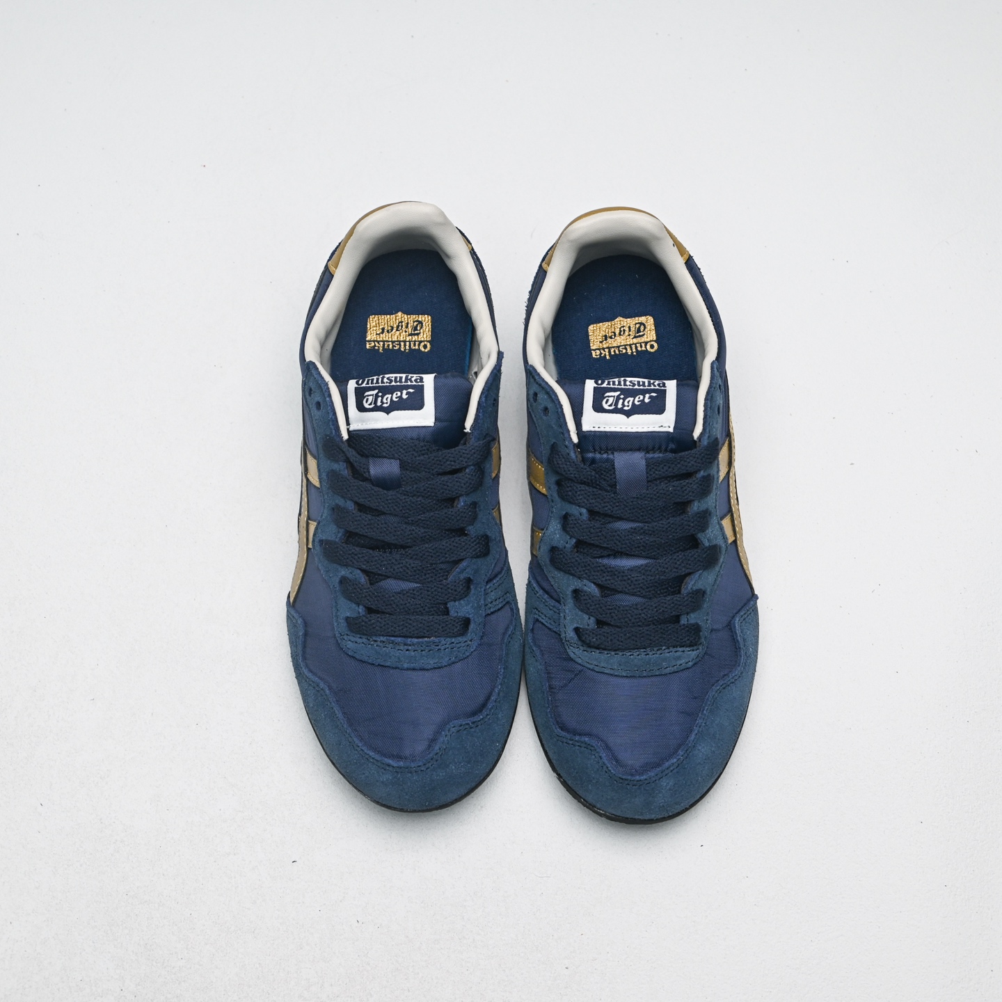 新款首发💰130
Onitsuka Tiger Serrano 百搭单品
货号：1183B400-400
码数：36 37 37.5 38 39 39.5 40 40.5 41.5 42 42.5 43.5 44 44.5 45