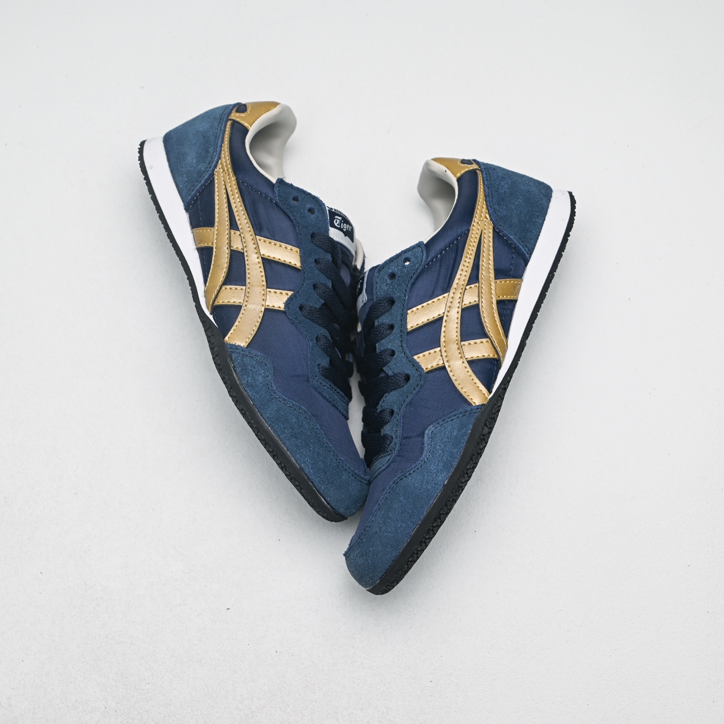 新款首发💰130
Onitsuka Tiger Serrano 百搭单品
货号：1183B400-400
码数：36 37 37.5 38 39 39.5 40 40.5 41.5 42 42.5 43.5 44 44.5 45
