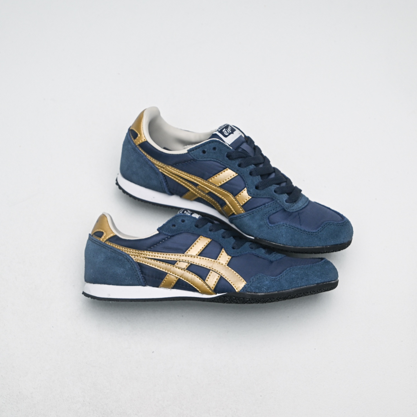 新款首发💰130
Onitsuka Tiger Serrano 百搭单品
货号：1183B400-400
码数：36 37 37.5 38 39 39.5 40 40.5 41.5 42 42.5 43.5 44 44.5 45