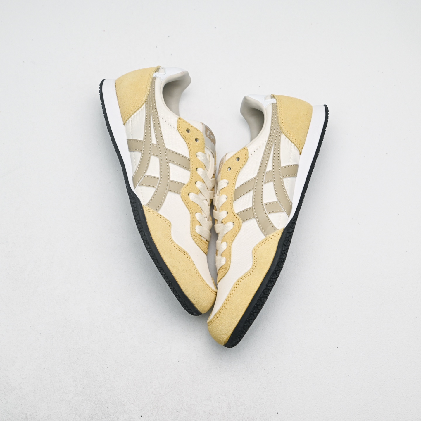 新款首发💰130
Onitsuka Tiger Serrano 百搭单品
货号：1183B400-753
码数：36 37 37.5 38 39 39.5 40 40.5 41.5 42 42.5 43.5 44 44.5 45