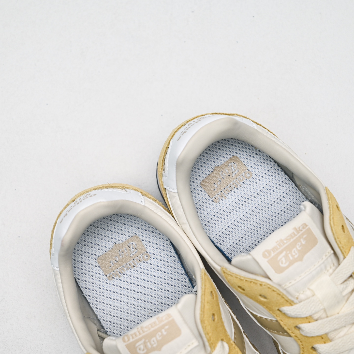 新款首发💰130
Onitsuka Tiger Serrano 百搭单品
货号：1183B400-753
码数：36 37 37.5 38 39 39.5 40 40.5 41.5 42 42.5 43.5 44 44.5 45