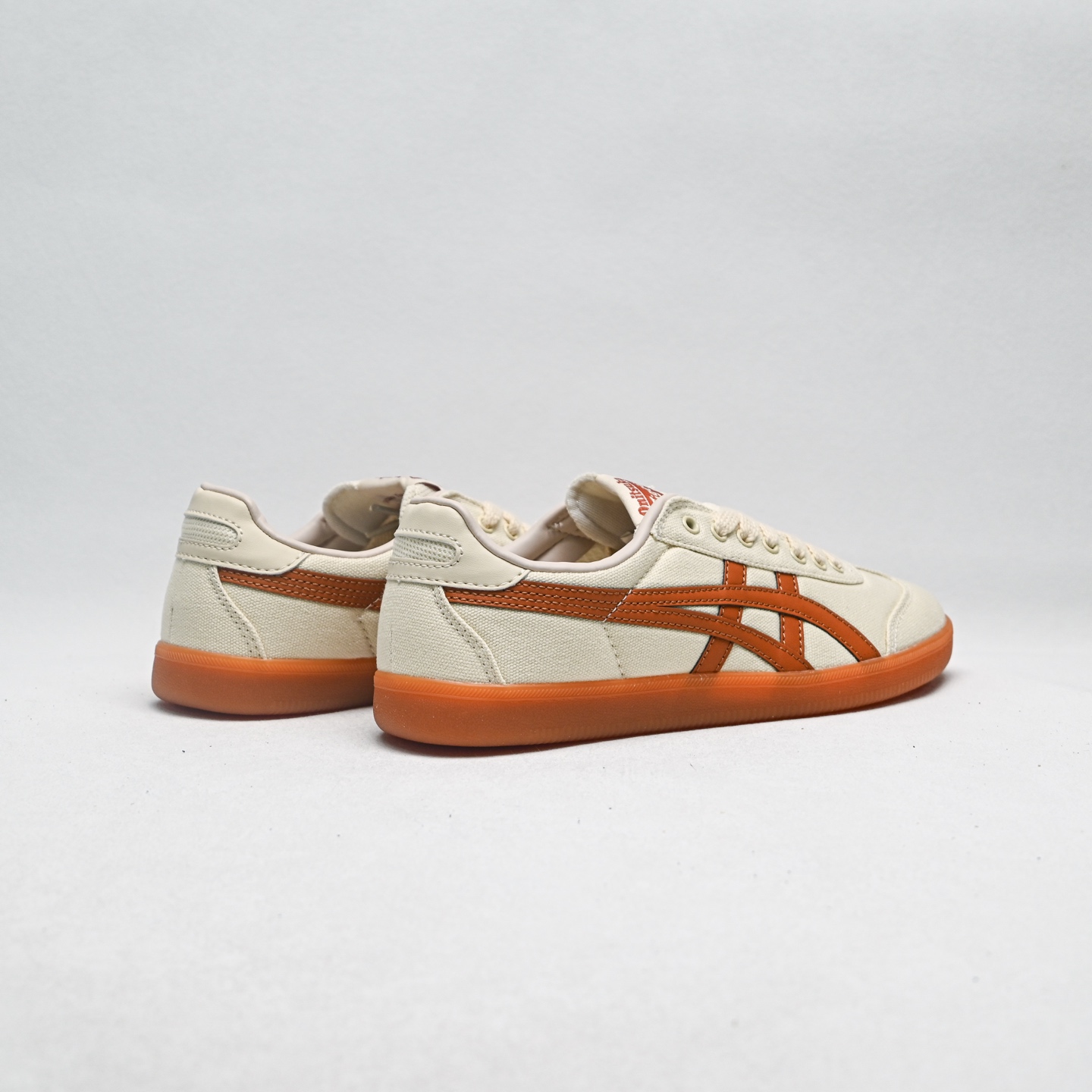 新款首发💰130
Onitsuka Tiger Tokuten 百搭单品
货号：1183A862-200
码数：36 37 37.5 38 39 39.5 40 40.5 41.5 42 42.5 43.5 44 44.5 45