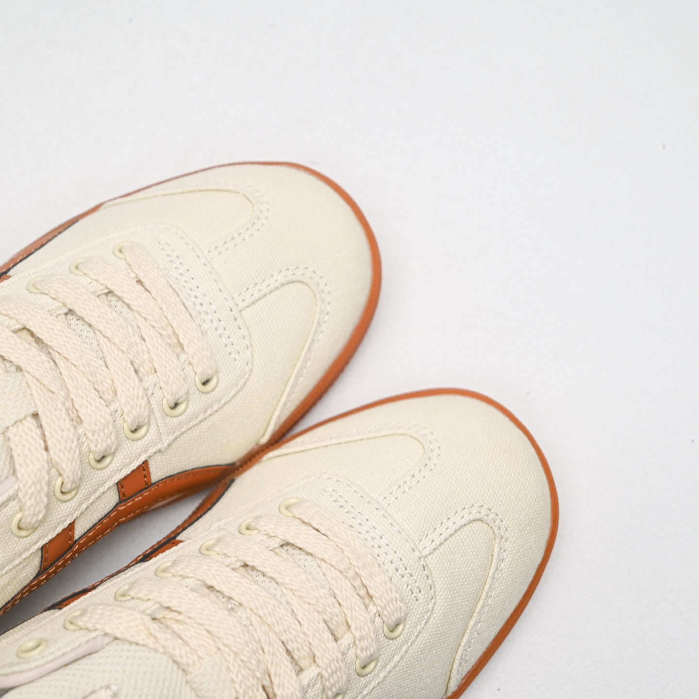 新款首发💰130
Onitsuka Tiger Tokuten 百搭单品
货号：1183A862-200
码数：36 37 37.5 38 39 39.5 40 40.5 41.5 42 42.5 43.5 44 44.5 45