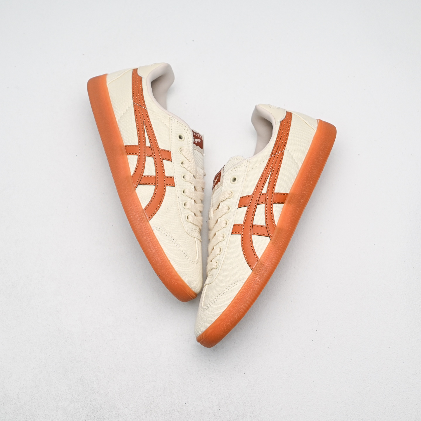 新款首发💰130
Onitsuka Tiger Tokuten 百搭单品
货号：1183A862-200
码数：36 37 37.5 38 39 39.5 40 40.5 41.5 42 42.5 43.5 44 44.5 45