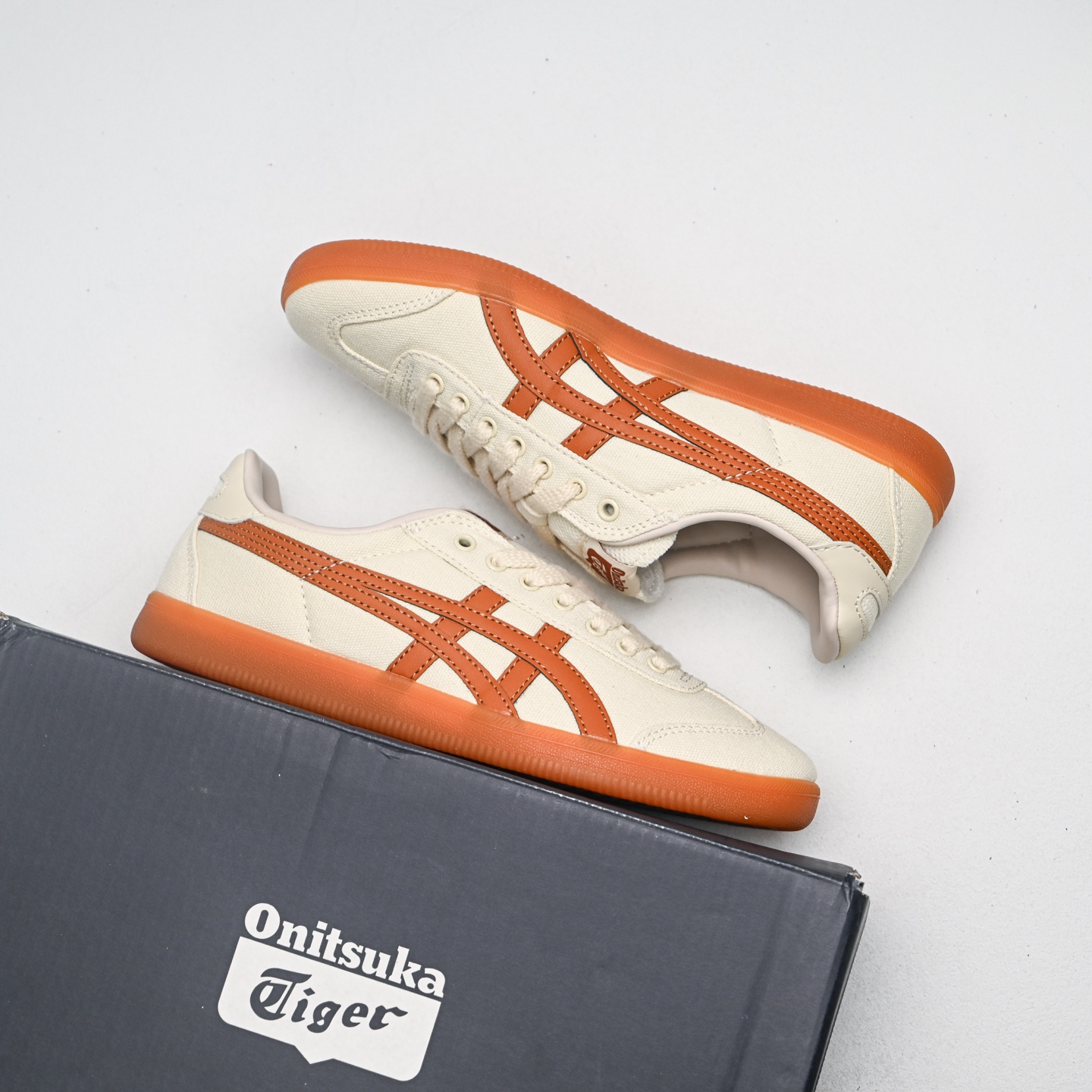 新款首发💰130
Onitsuka Tiger Tokuten 百搭单品
货号：1183A862-200
码数：36 37 37.5 38 39 39.5 40 40.5 41.5 42 42.5 43.5 44 44.5 45