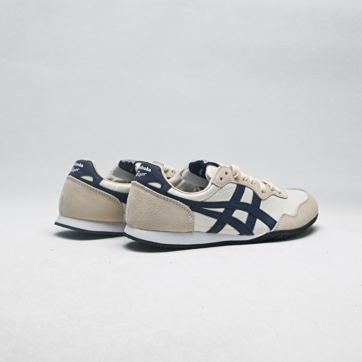 新款首发💰130
Onitsuka Tiger Serrano 百搭单品
货号：1183B400-200
码数：36 37 37.5 38 39 39.5 40 40.5 41.5 42 42.5 43.5 44 44.5 45
