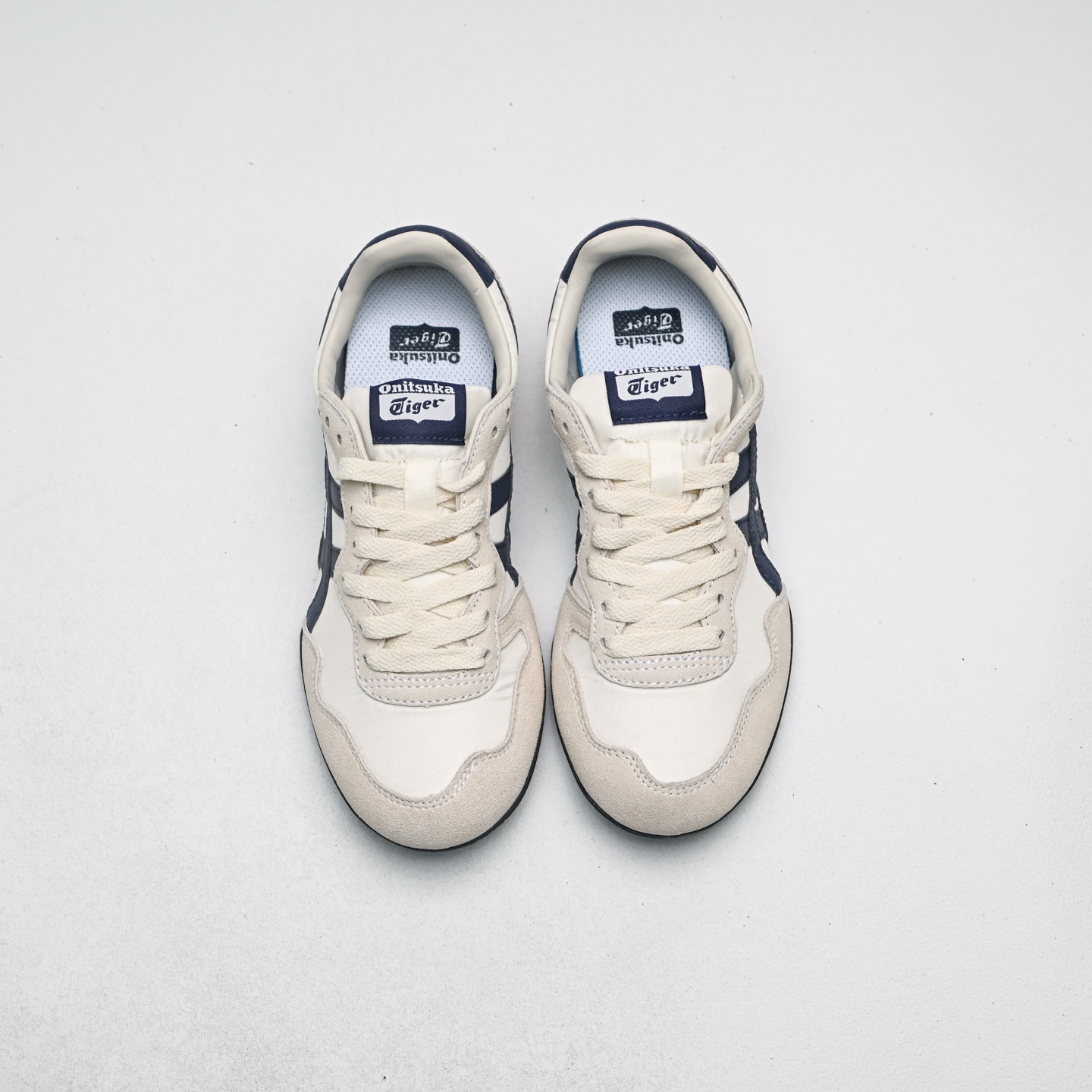 新款首发💰130
Onitsuka Tiger Serrano 百搭单品
货号：1183B400-200
码数：36 37 37.5 38 39 39.5 40 40.5 41.5 42 42.5 43.5 44 44.5 45