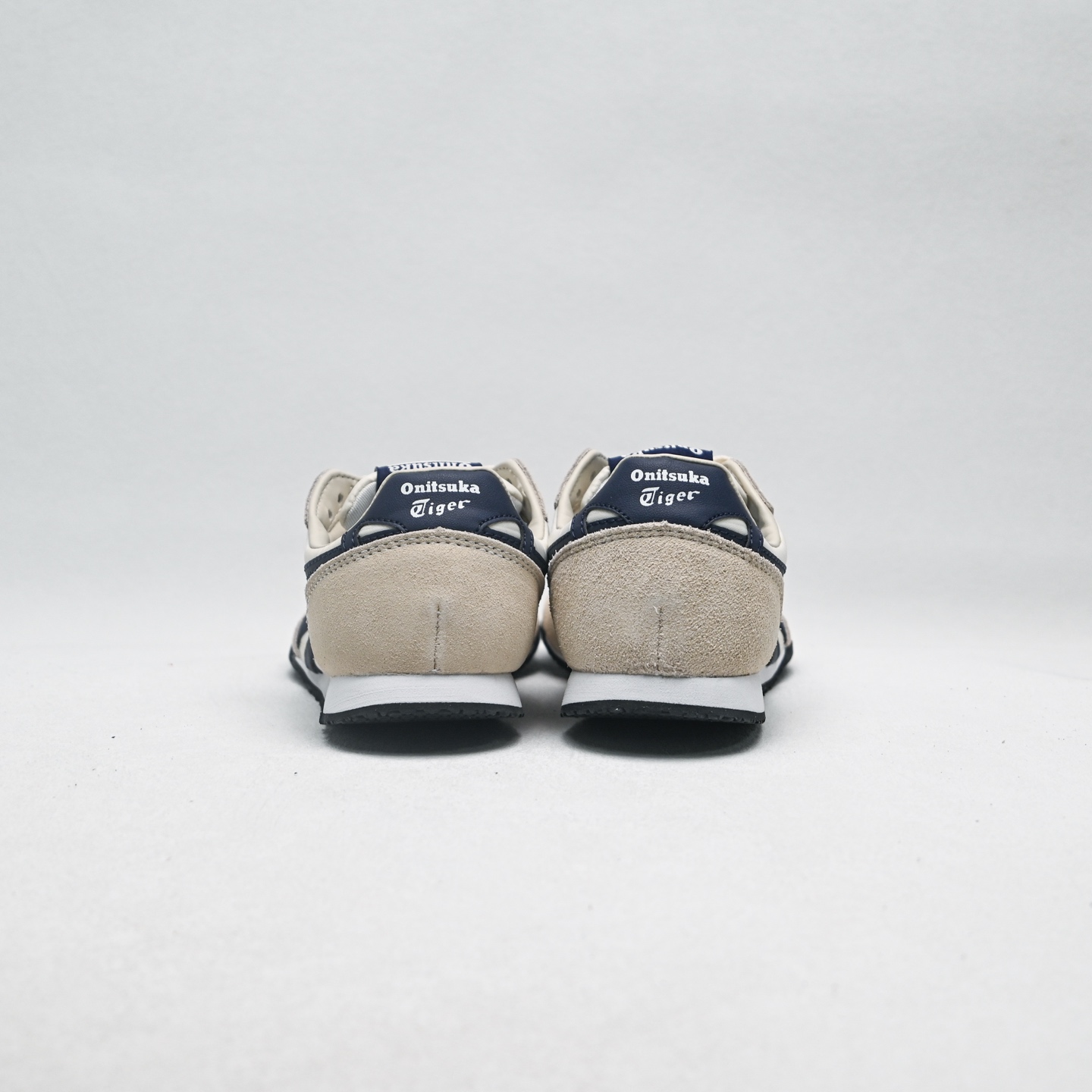 新款首发💰130
Onitsuka Tiger Serrano 百搭单品
货号：1183B400-200
码数：36 37 37.5 38 39 39.5 40 40.5 41.5 42 42.5 43.5 44 44.5 45