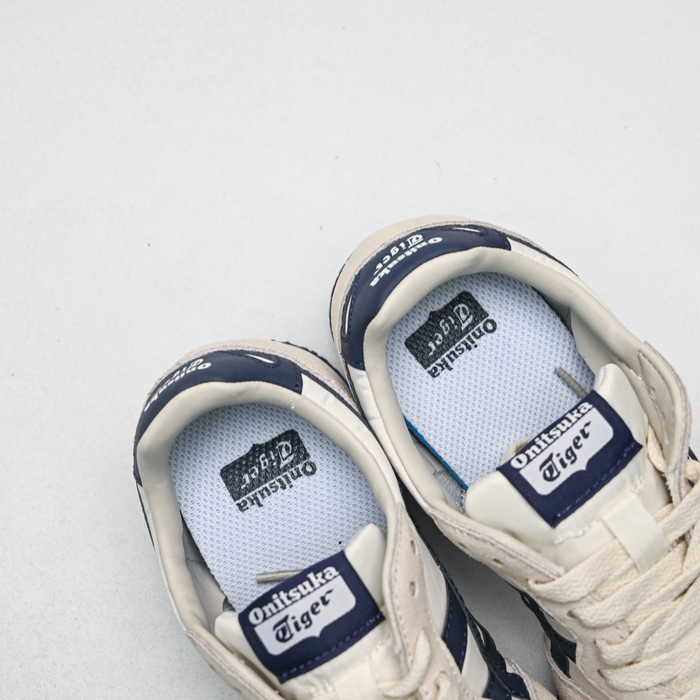 新款首发💰130
Onitsuka Tiger Serrano 百搭单品
货号：1183B400-200
码数：36 37 37.5 38 39 39.5 40 40.5 41.5 42 42.5 43.5 44 44.5 45