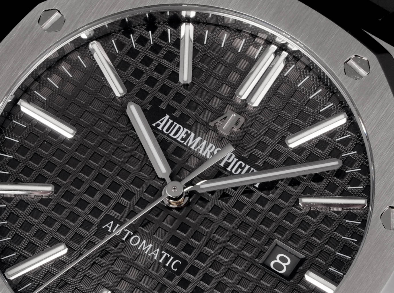 Replica F1 Plant Watch with Authentic Core – Detailed Features and Design Comparison - 图片 5