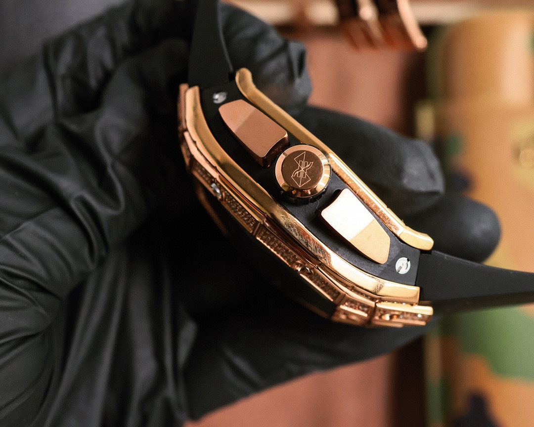 “HUBLOT Big Bang Sang Bleu lll: Evolution of Tattoo Art on Wristwatch” - 图片 4