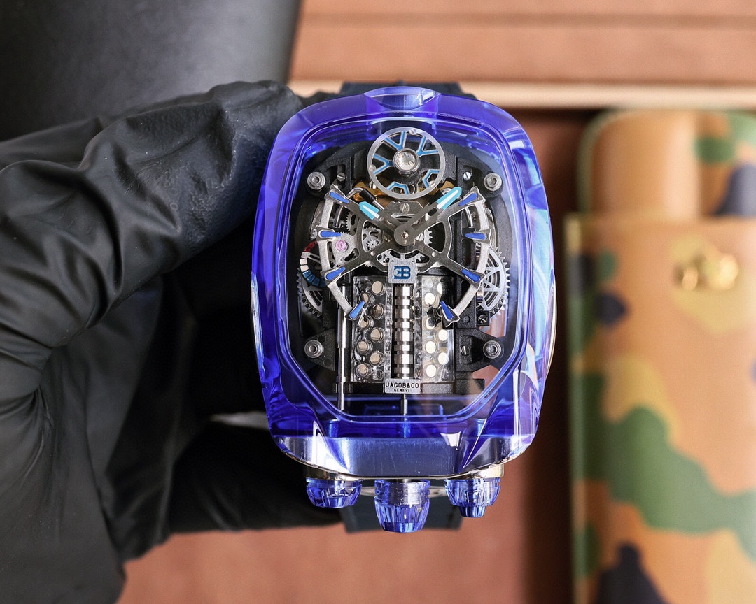 NO:148705,AMG experiences a new product. Highlights. Crystal transparent shell. AMG new product. Paired with W 16-bar engine. The world's top luxury brand. Czech Leopard-Bugatti Chiron Platinum is perfect for the wrist, shining platinum. Combining watchmaking technology and polishing gold top technology, the complex surface changes infinitely. The perfect case mirror polishing makes it more dazzling. One of the most beautiful masterpieces of Jacob andco to date, what kind of experience is it to bring the W 16-bar engine to horsepower?  16-bar engine movement watch specially customized for Bugatti, produced by AMG, restored, original, first-hand polishing process in the market, bright shell, button, strap, side, appearance, original mold opening, all details and authentic. Identify AMG to create the market with exclusive details.,,jacob & co,gold19860909AMG全新体验一款新产品 亮点 水晶透明壳. AMG新品 搭配W 16杠发动机 全球顶级奢 侈品牌 捷克豹-布加迪 Bugatti Chiron白金完美的腕间华丽,闪耀白金 融合制表工艺和抛光黄金顶级技术,复杂的表面变幻无穷 完美表壳镜面 抛光令其更璀璨 Jacob andco至今最美杰作之一,把W 16杠发动机匹马力 带手上是一种什么样的体验？专业为布加迪定做的16杠发动机芯腕表,AMG出品,还原,原装一致市场首家用抛光工艺,光亮壳.扣子 表带 侧面 外观 原装开模, 所有细节对版正品.认准AMG打造市面 独家细节.,,jacob & co,gold,Watch