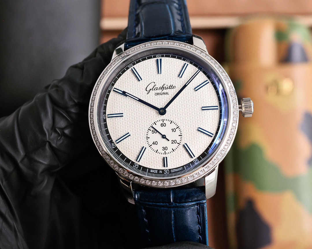White Shell 3045: Retro-Elegant Wristwatch with Italian Leather Strap