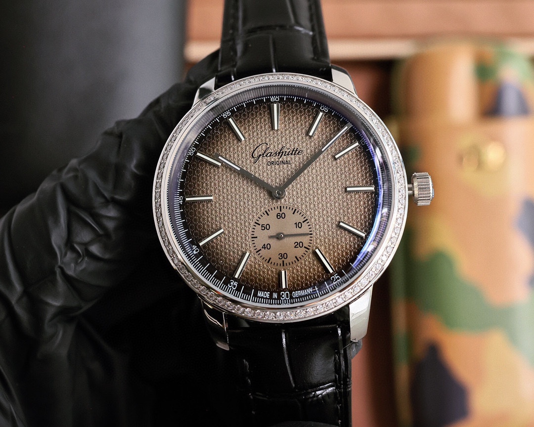 White Shell 3045: High-End Wristwatch with Elegant Design and Superior Craftsmanship - 图片 7