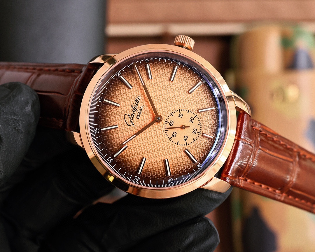 “3045 Gera Sutti: Top Market Version Wristwatch with Six-Digit Plate” - 图片 4