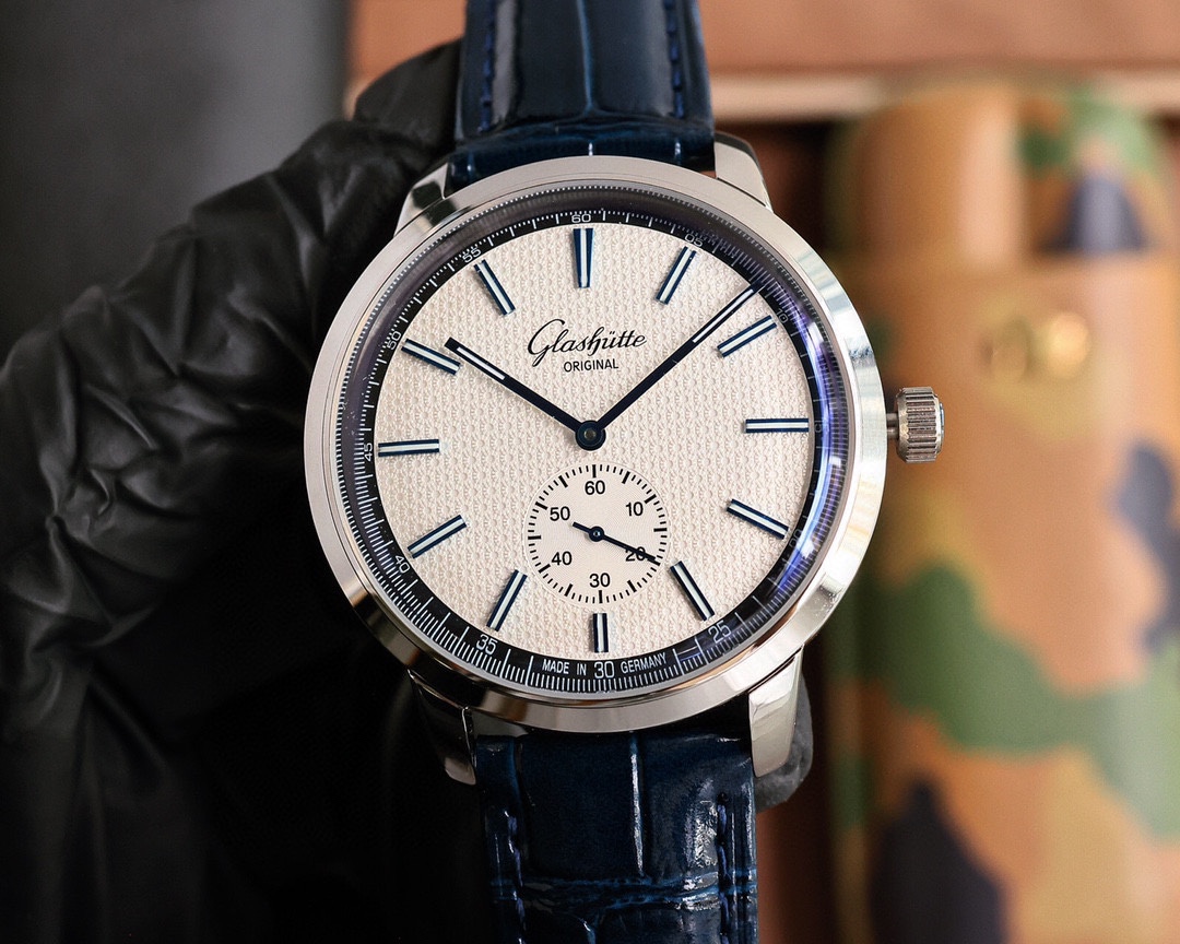 “3045 Gera Sutti: Top Market Version Wristwatch with Six-Digit Plate” - 图片 9