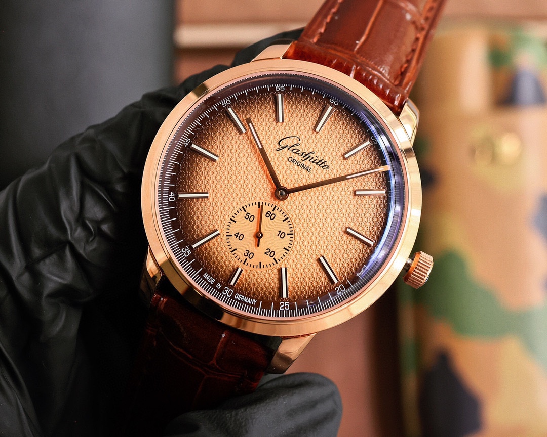 “3045 Gera Sutti: Top Market Version Wristwatch with Six-Digit Plate” - 图片 3