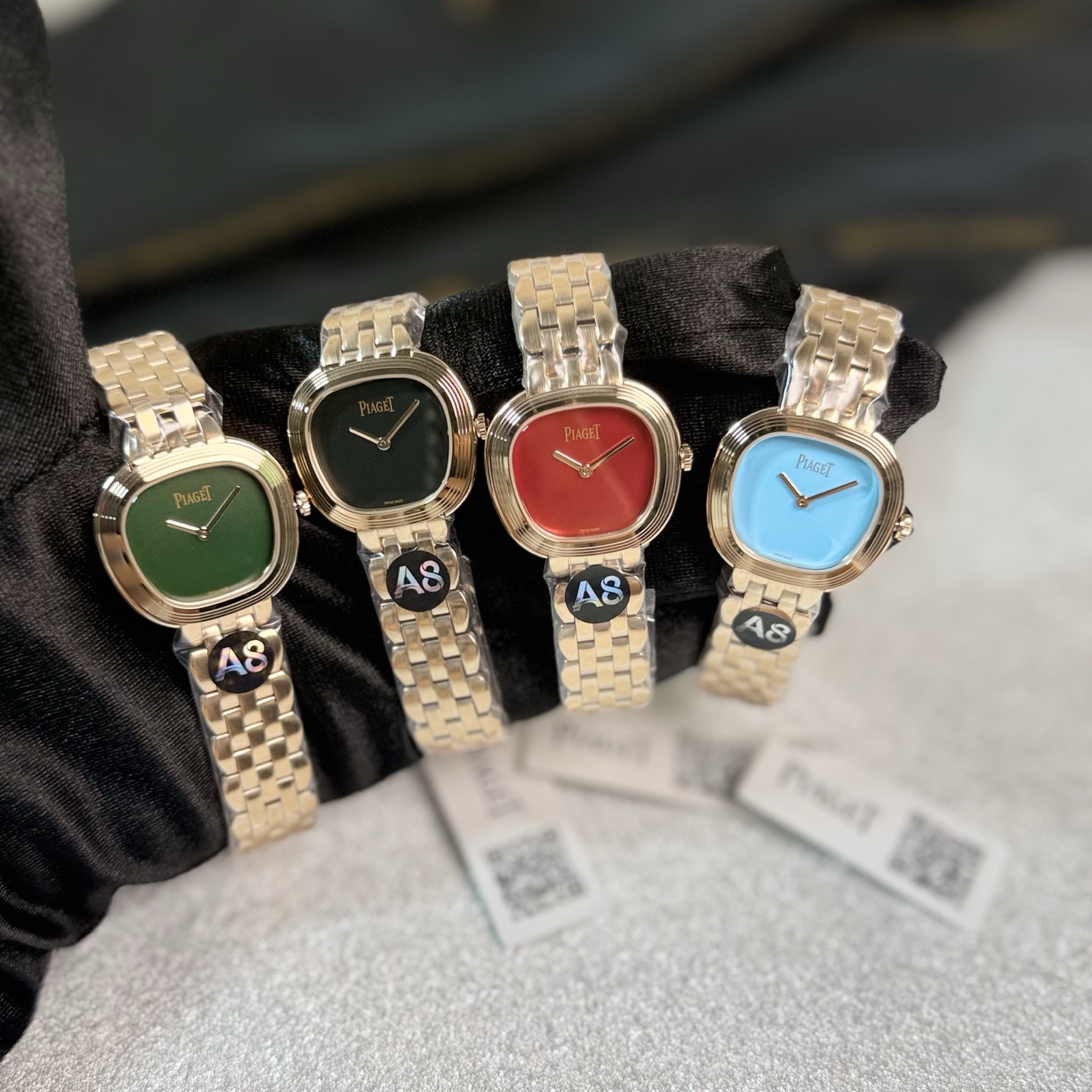 💰520钻加20金加20
A8 factory•伯爵全新腕表 #PiagetSixtie鎏金悦影系列 在瑞士钟表展「钟表与奇迹」闪亮登场!这款腕表游走于非凡制表工艺与黄金工艺之间,简直是时尚与艺术的完美结合。Sixtie腕表采用独特的梯形设计,重新诠释1960年代末大胆华丽的风格,展现出独特的魅力与优雅。
✨Sixtie系列腕表
✨直径29毫米,
✨CNC数控雕刻精钢梯形表壳
✨专柜同步超薄厚度仅仅7mm
✨银色太阳缎面打磨表盘
✨316L精钢表链,搭载伯爵进口石英机芯
认准A8出品!必属精品!大厂品质!欢迎转载!