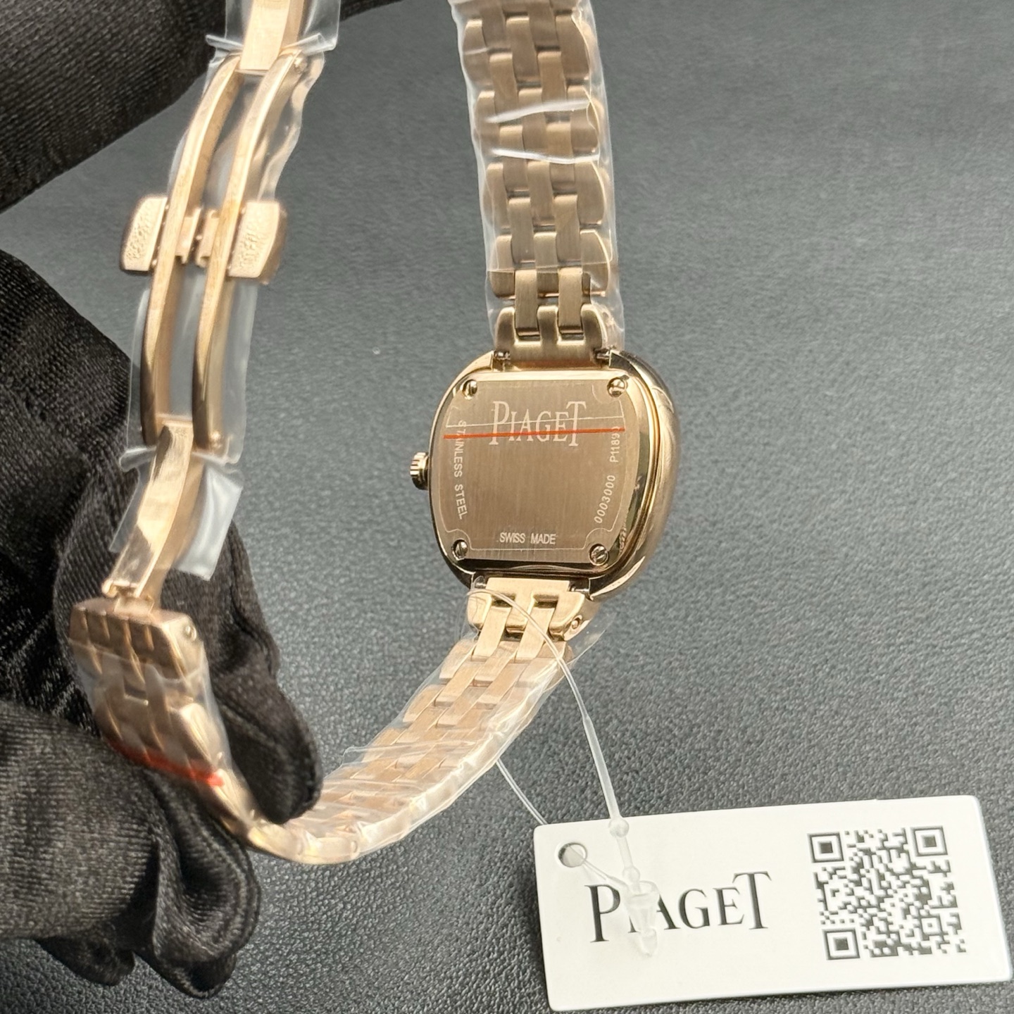 💰520钻加20金加20
A8 factory•伯爵全新腕表 #PiagetSixtie鎏金悦影系列 在瑞士钟表展「钟表与奇迹」闪亮登场!这款腕表游走于非凡制表工艺与黄金工艺之间,简直是时尚与艺术的完美结合。Sixtie腕表采用独特的梯形设计,重新诠释1960年代末大胆华丽的风格,展现出独特的魅力与优雅。
✨Sixtie系列腕表
✨直径29毫米,
✨CNC数控雕刻精钢梯形表壳
✨专柜同步超薄厚度仅仅7mm
✨银色太阳缎面打磨表盘
✨316L精钢表链,搭载伯爵进口石英机芯
认准A8出品!必属精品!大厂品质!欢迎转载!