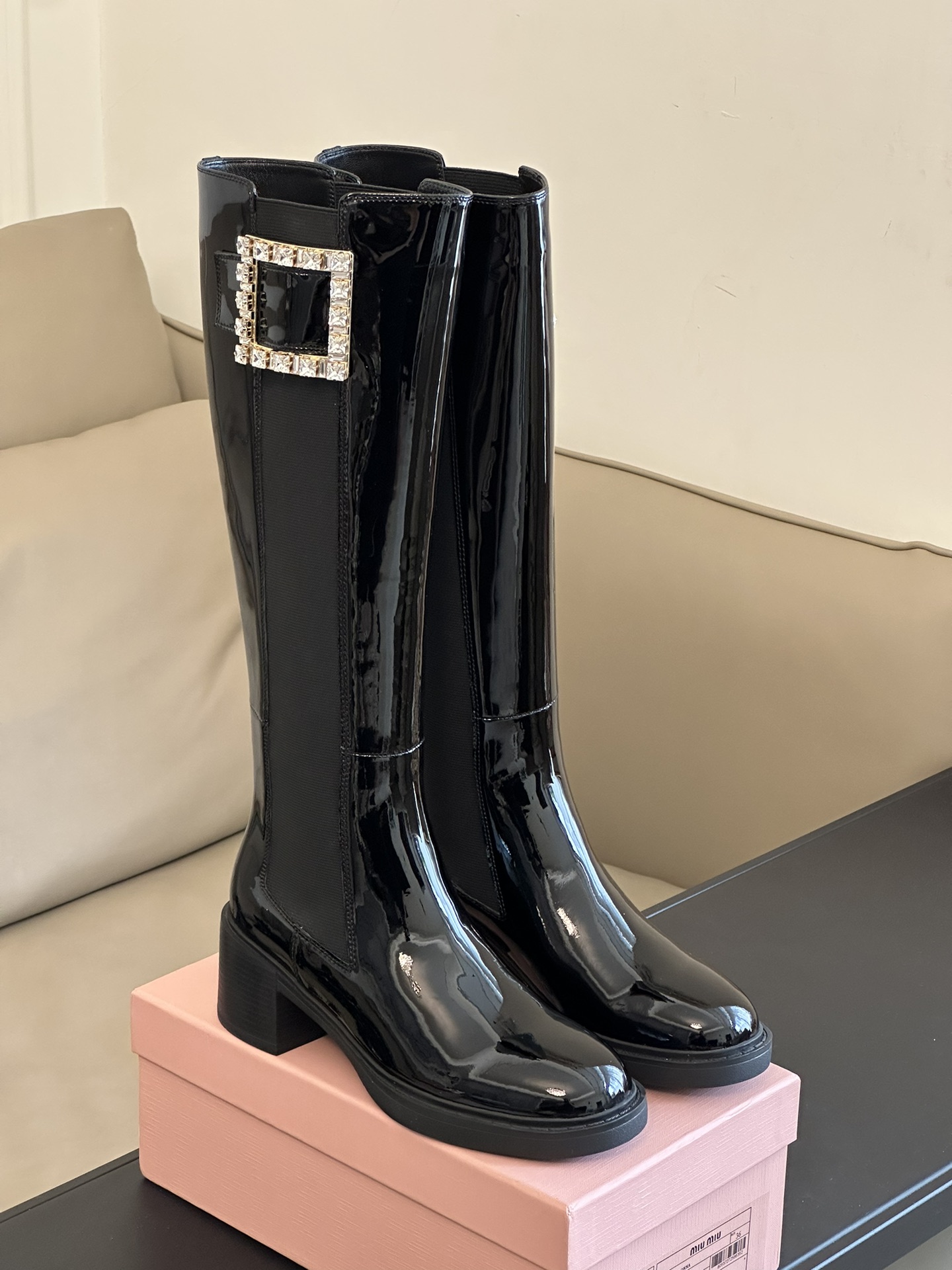 rogervivierfwnewarrivalrv秋冬方扣粗跟切尔西靴简约精致水钻方扣点缀气质华丽！小牛