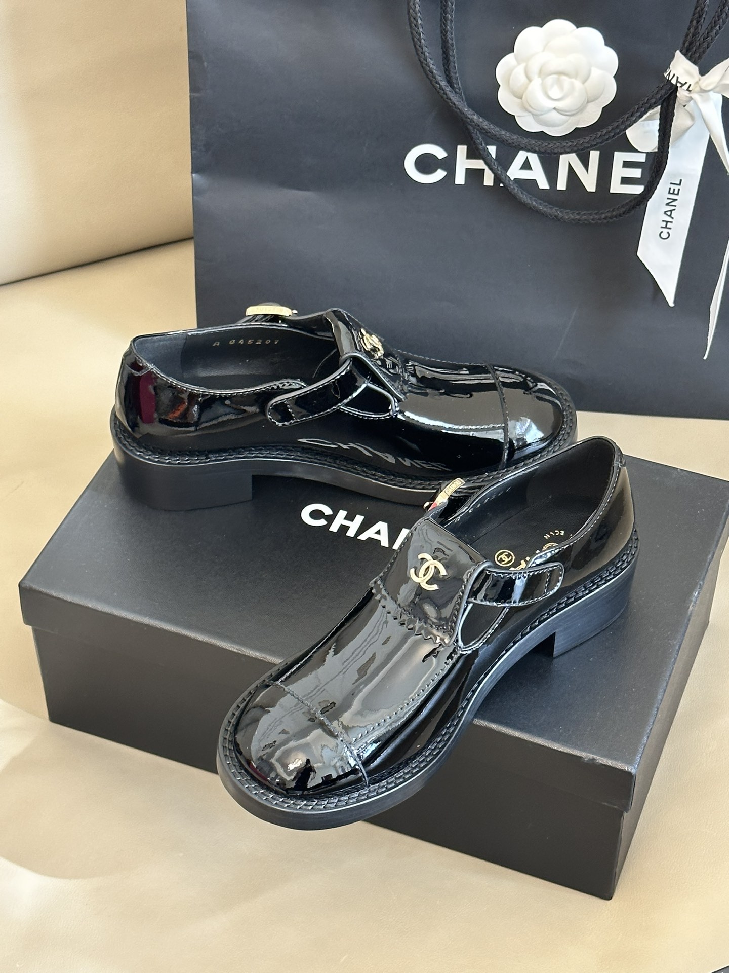 chanelfw23newarrival小香T字打头乐福鞋新品主打一个可爱俏皮减龄单品小牛皮材质牛皮鞋底