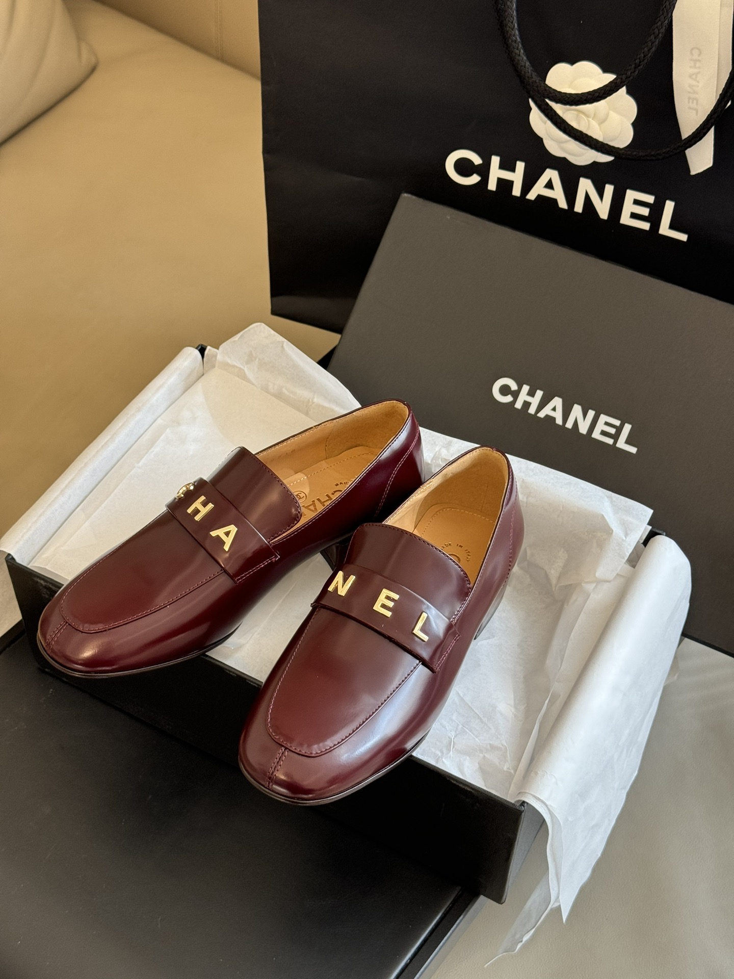 chanelfw23newarrival小香字母乐福鞋新品鸳鸯字母鞋精致好看的鞋跟比较宽2.5cm的高度