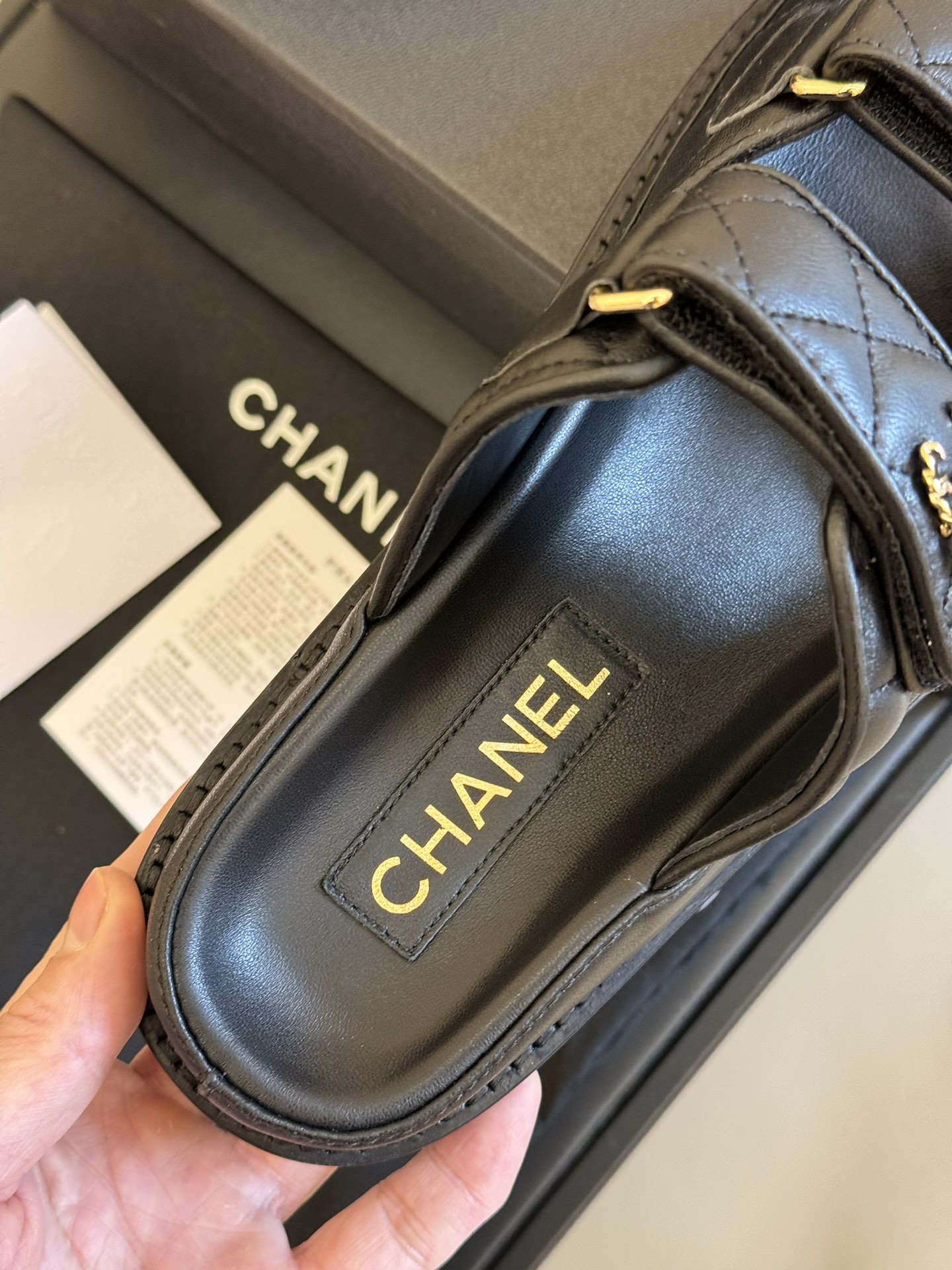 顶级版本chanel24p凉鞋新品小香魔术贴拖鞋24春夏新品经典款的改造太好看了吧！小羊皮材质牛皮底顶顶