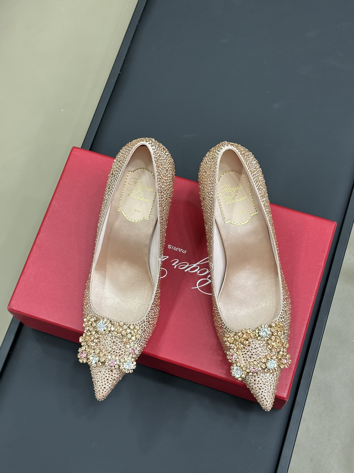 [Roger Vivier Women