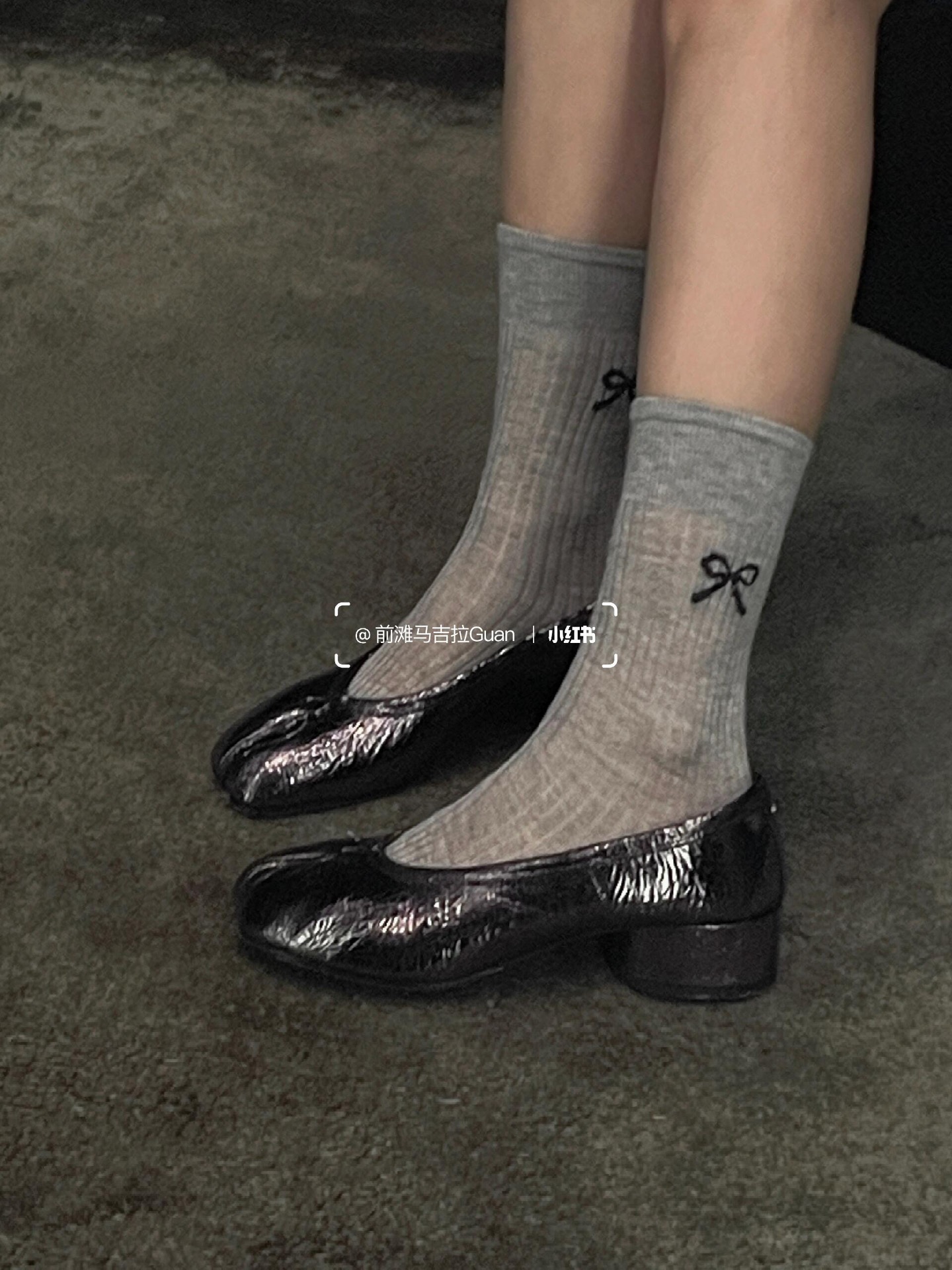 NO:652108,Demonstrate that it looks great barefoot or worn with socks!  ,split-toe shoes,socks19860909示范光脚或搭配袜子穿都好好看哦！,分趾鞋,socks,Women's Shoes