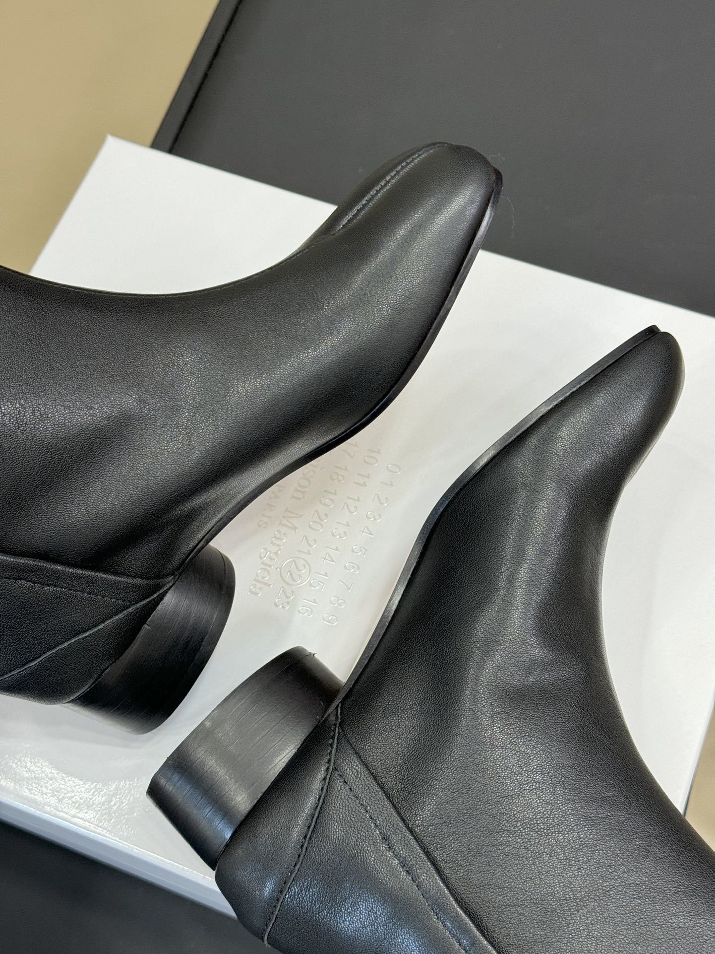MaisonMargiela | 把 Tabi短靴焊在脚上秋冬时节永远可以相信短靴,风度温度兼具,稳稳拿