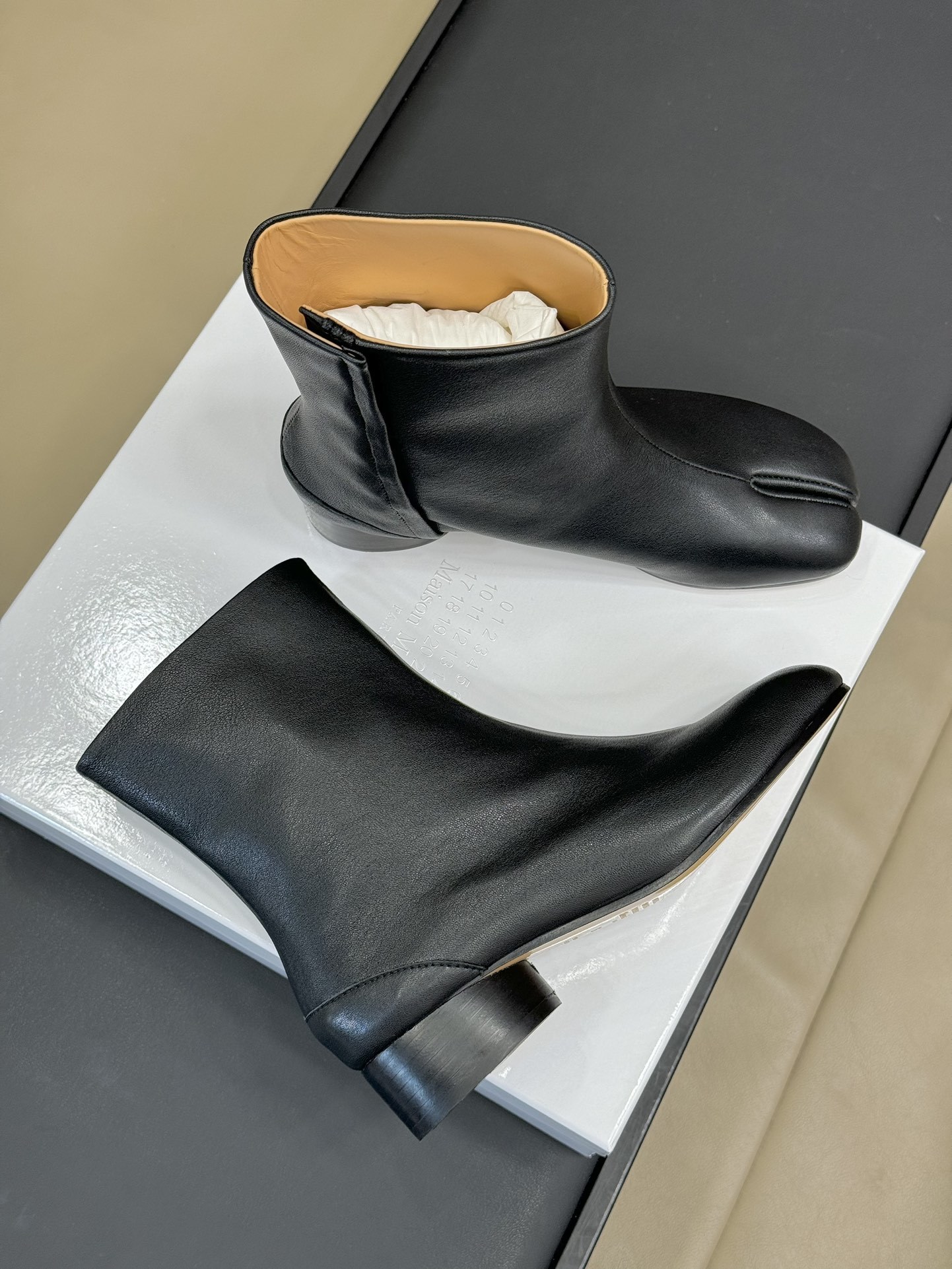 MaisonMargiela | 把 Tabi短靴焊在脚上秋冬时节永远可以相信短靴,风度温度兼具,稳稳拿
