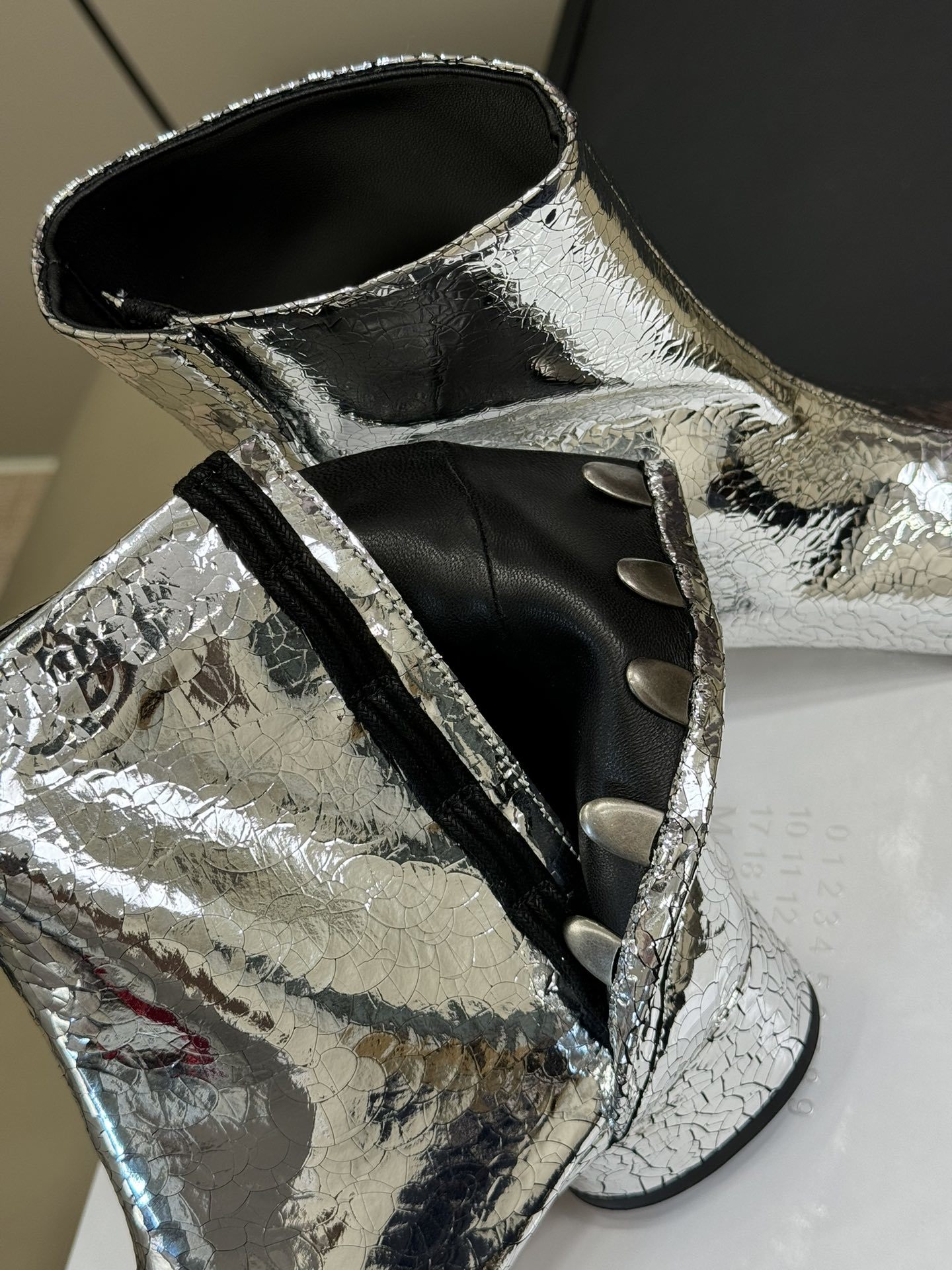 MaisonMargiela | 把 Tabi短靴焊在脚上秋冬时节永远可以相信短靴,风度温度兼具,稳稳拿