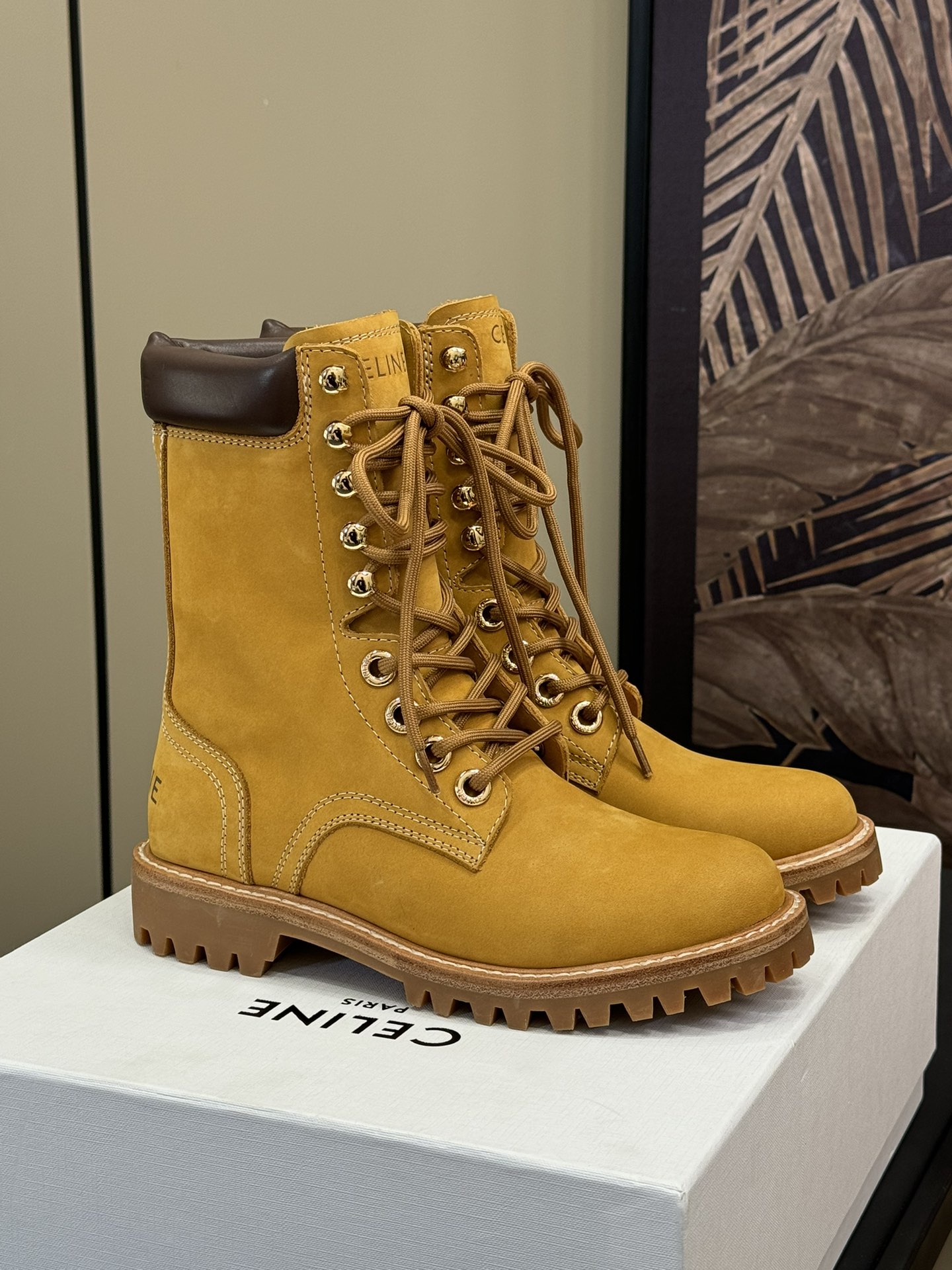 NO:563568,Top quality men's Celine yellow boots for couples. A series that looks cool no matter how you wear it. It has the foundation of kicking and is also blessed by the celien brand. A series that you can enter with your eyes closed. Couple size 35-46, boots, celine, boots19860909顶级品质 男 Celine情侣款黄靴全系列 怎么穿怎么帅系列,有踢不烂的功底,有又有celien品牌加持,闭眼入的系列 情侣size 35-46,靴子,celine,boots,Women's Shoes
