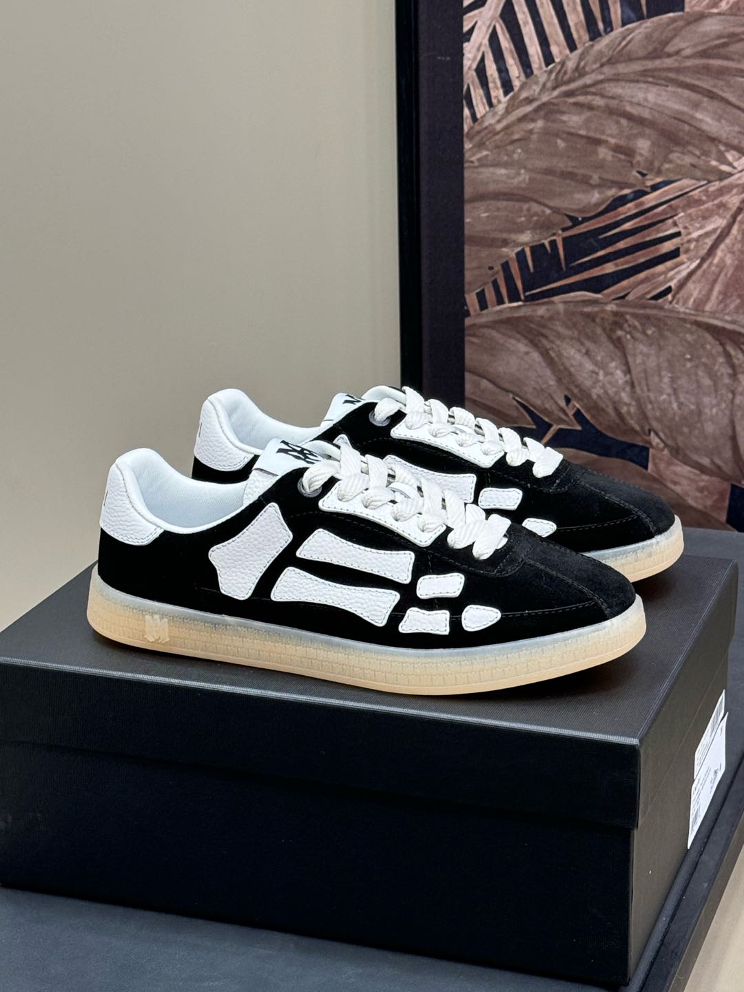 NO:236325,2025 Early Spring Series | Stop freely AMIRI's new The Pacific series sneakers brand classic bone pattern embellishes the shoe side!  Suede paired with classic bone leather sewing, exquisite and handsome!  Couple size 35-45, casual shoes/sports shoes, amiri, sneakers, chamois leather198609092025 早春系列|自在驻足 AMIRI 全新The Pacific 系列运动鞋品牌经典骨头图案点缀鞋侧！麂皮搭配经典骨头皮革缝衍,精致帅气！ 情侣size 35-45,休闲鞋/运动鞋,amiri,sneakers,chamois leather,Women's Shoes