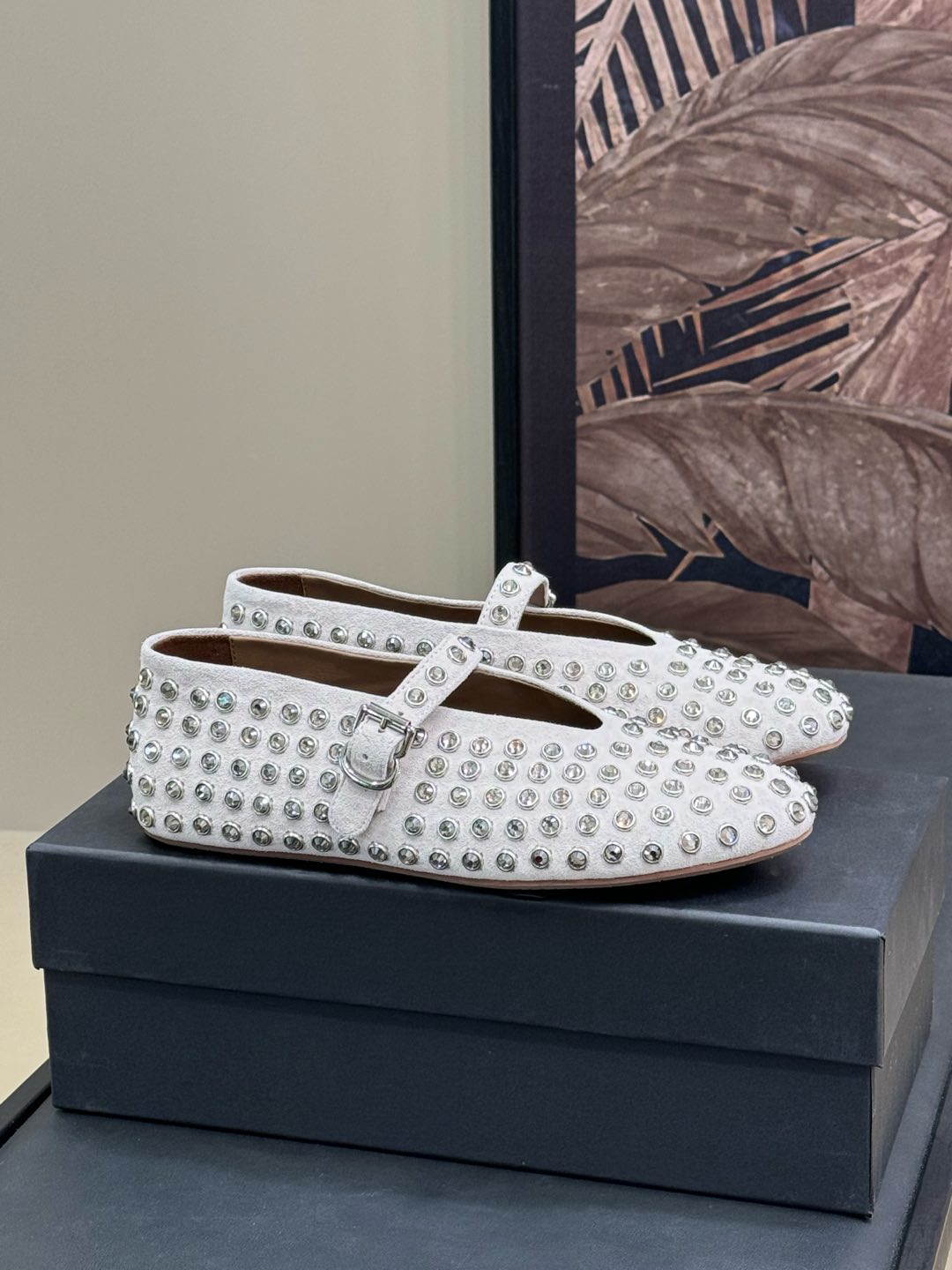 NO:165123,ALAIAI I'm inside. I can't choose black rhinestones and white rhinestones at all!  Small circle drilled upper, exquisite, cute, beautiful and invincible. This style has been favored by fashionable people in recent years. Size 35-42. Including original packaging, ballet shoes, alaia19860909ALAIAI 内到我了 黑色水钻和白色水钻根本选不出来啊啊啊！ 小圆圈钻钻嘚鞋面,精致可爱美丽无敌 这个款型最近几年都会被时髦精们青睐的 size 35-42 含原版包装,芭蕾舞鞋,alaia,Women's Shoes