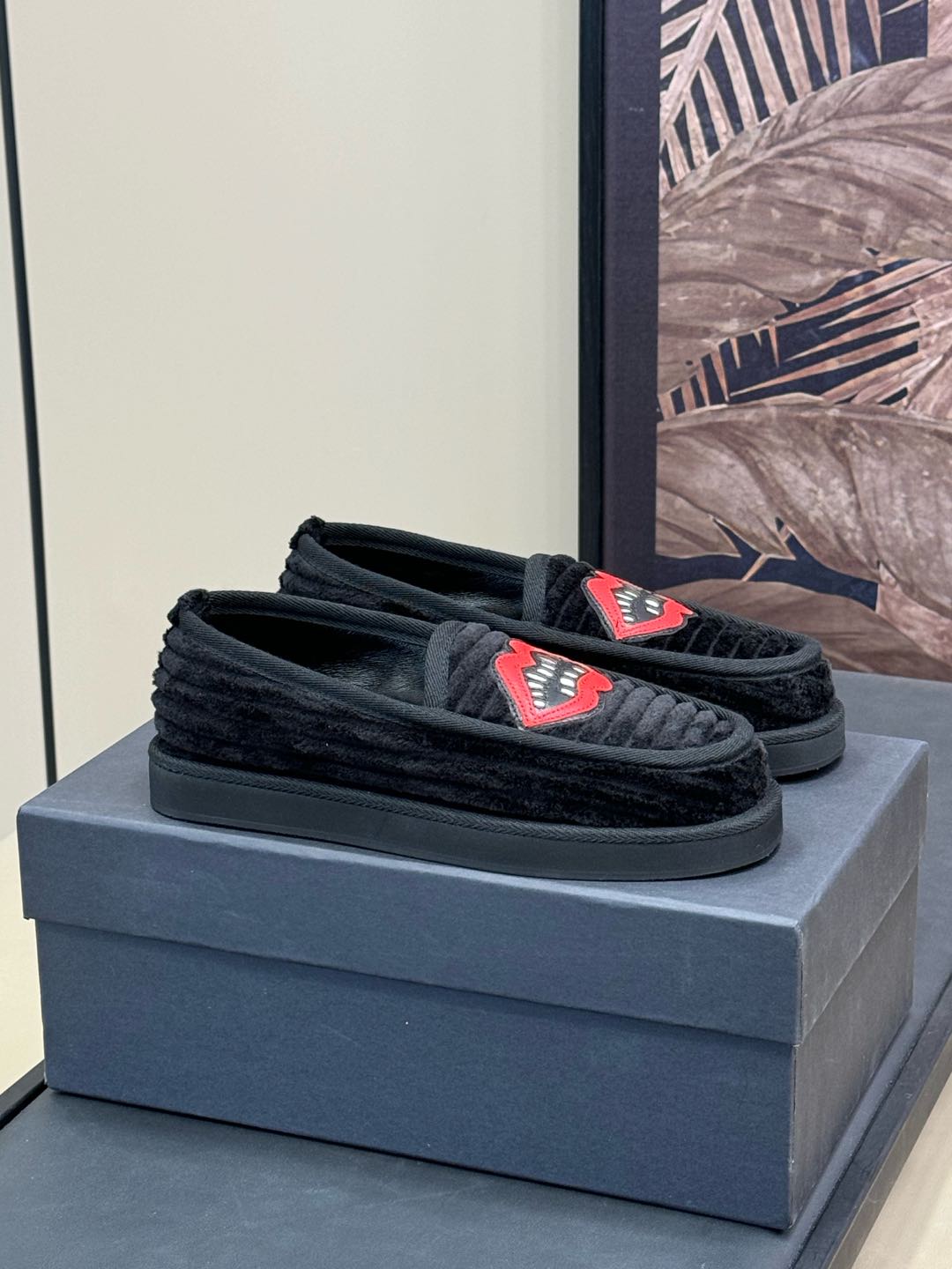 NO:679406,Top Quality Chrome Hearts Sword Silver Corduroy Slip-ons/Loafers!  This autumn and winter new style, the weather is cooling down. Recommended items to keep warm when going out in autumn and winter. Loafers are one of the most elegant and chic loafers. They are versatile and match any pants. Ti will allow you to throw away all your loafers!  #Chromehearts #chromehearts #Chrome Hearts Shoes Couple size 35-45 One size larger, loafers, chrome hearts, chrome hearts, loafers19860909顶级品质 Chrome hearts 克罗心宝剑银饰灯芯绒一脚蹬/乐福鞋！本季秋冬新款,天气降温 秋冬出街保暖推荐单品,最雅最chil的乐福鞋没有之一,百搭任何裤子Ti 直接让你把所有的乐福鞋都扔掉！ #克罗心 #chromehearts #克罗心鞋 情侣size 35-45 偏大一码,乐福鞋,chrome hearts,chrome hearts,loafers,Women's Shoes