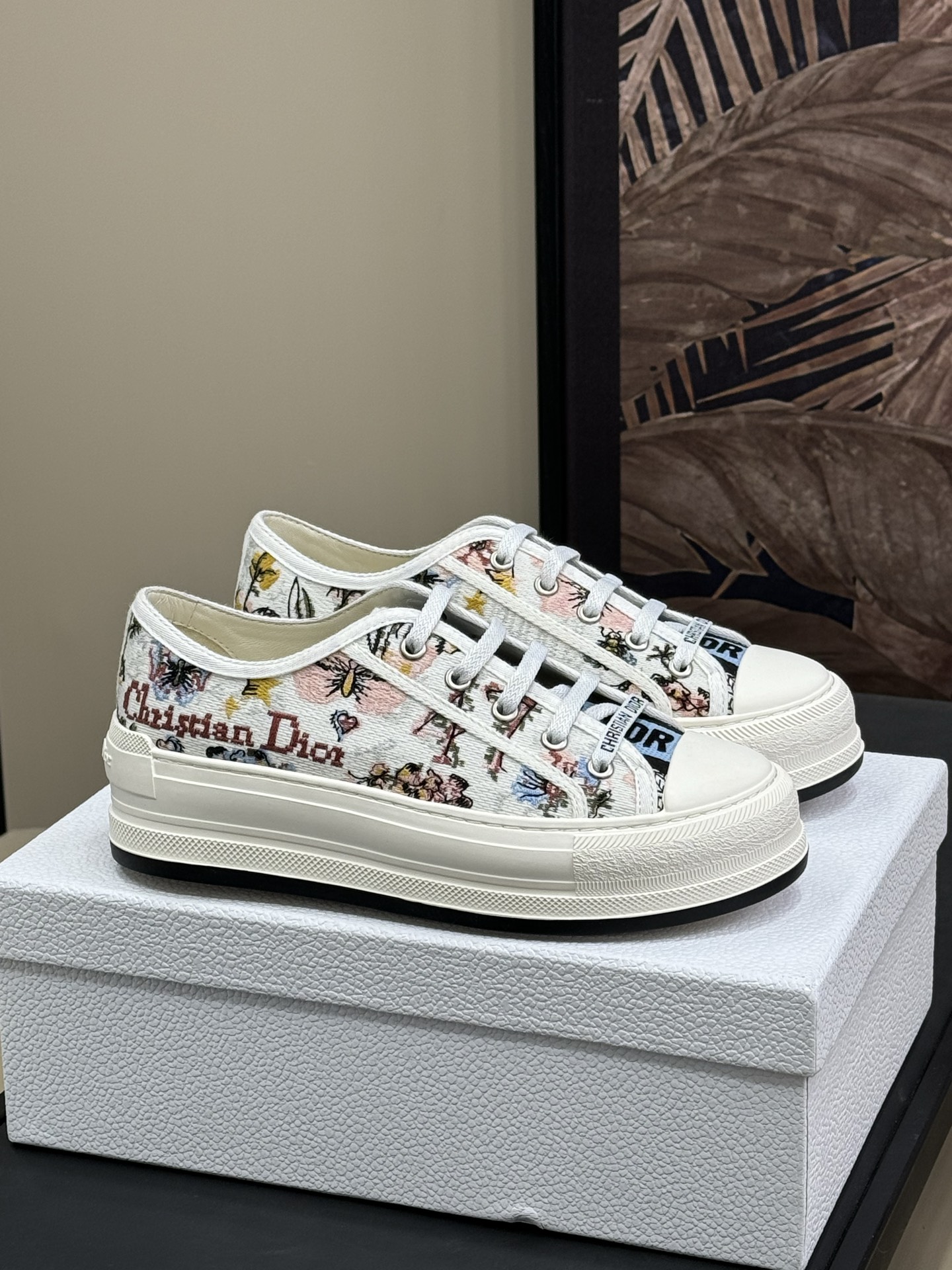 NO:257443,Dio…r ss25 new arrival~ cd 25 spring and summer thick-soled shoes, the classic style is matched with novel and meaningful embroidery patterns, making every new color look new!  * Body cotton, tech fabric * Lining sheepskin * Brand details for tongue, soles and laces * EVA sole is decorated with Christian Dior lucky star symbol size 35-40, casual shoes/sports shoes, dior, sneakers, sheepskin19860909批 Dio…r ss25 new arrival～ cd 25春夏 厚底鞋新品,经典版型搭配新颖且富含寓意的刺绣图案,让每个新色都焕发新意！ * 主体棉,科技面料 * 里料羊皮革 * 鞋舌、鞋底和鞋带饰有品牌特色细节 * EVA 鞋底饰以 Christian Dior 的幸运星符号 size 35-40,休闲鞋/运动鞋,dior,sneakers,sheepskin,Women's Shoes