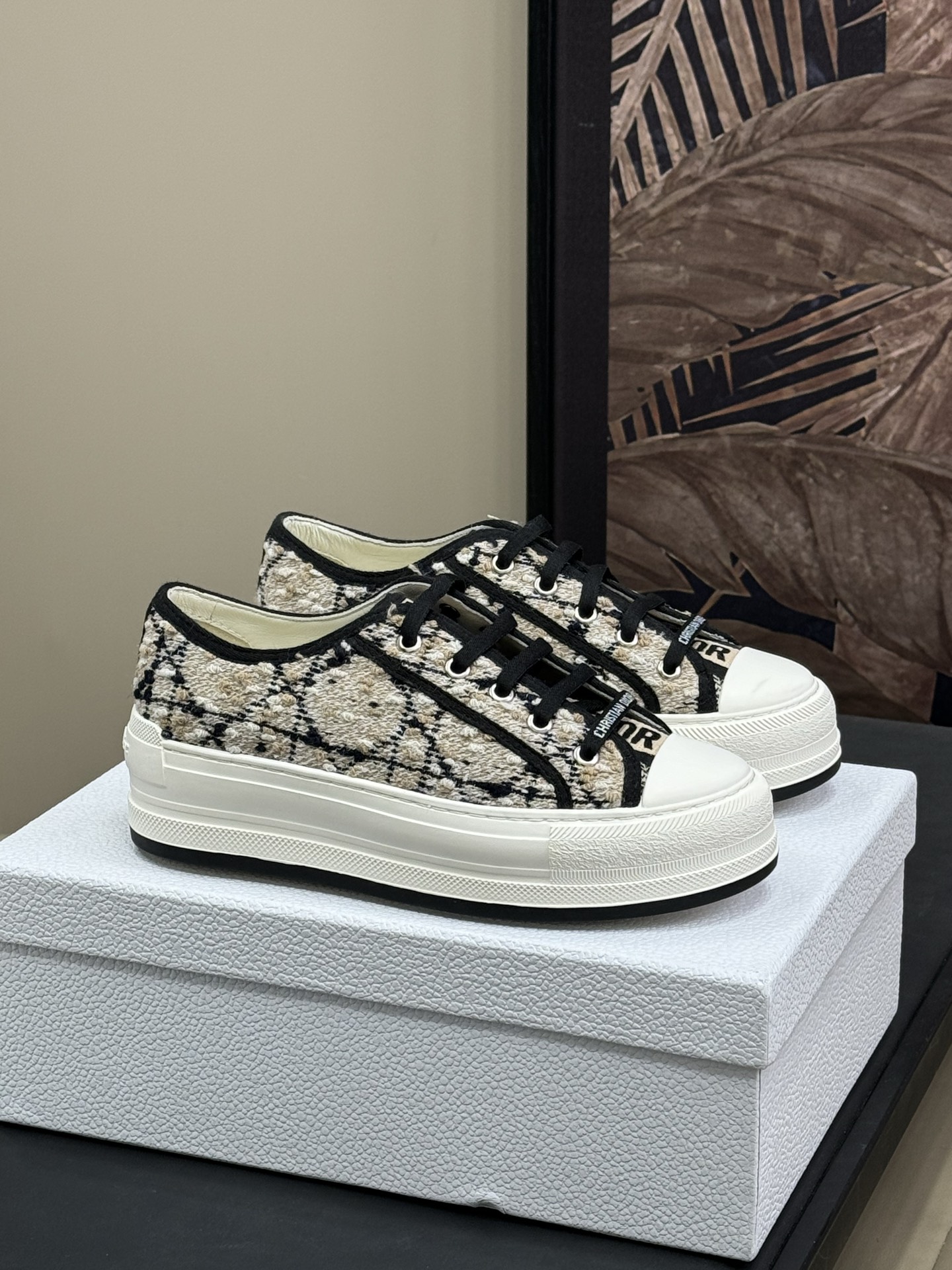 NO:257446,Dio…r ss25 new arrival~ cd 25 spring and summer thick-soled shoes, the classic style is matched with novel and meaningful embroidery patterns, making every new color look new!  * Body cotton, tech fabric * Lining sheepskin * Brand details for tongue, soles and laces * EVA sole is decorated with Christian Dior lucky star symbol size 35-40, casual shoes/sports shoes, dior, sneakers, sheepskin19860909批 Dio…r ss25 new arrival～ cd 25春夏 厚底鞋新品,经典版型搭配新颖且富含寓意的刺绣图案,让每个新色都焕发新意！ * 主体棉,科技面料 * 里料羊皮革 * 鞋舌、鞋底和鞋带饰有品牌特色细节 * EVA 鞋底饰以 Christian Dior 的幸运星符号 size 35-40,休闲鞋/运动鞋,dior,sneakers,sheepskin,Women's Shoes