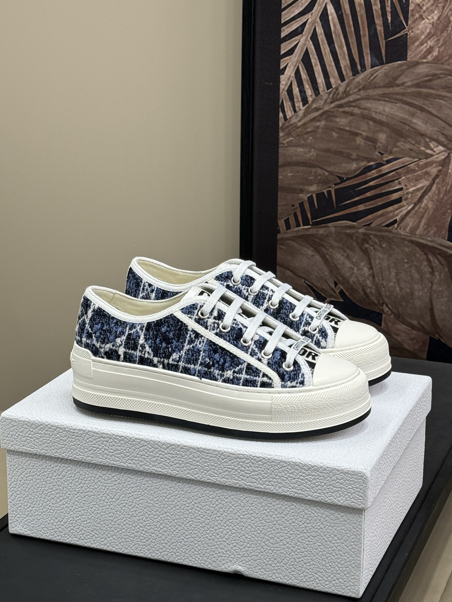 NO:238730,Dio…r ss25 new arrival~ cd 25 spring and summer thick-soled shoes, the classic style is matched with novel and meaningful embroidery patterns, making every new color look new!  * Body cotton, tech fabric * Lining sheepskin * Brand details for tongue, soles and laces * EVA sole is decorated with Christian Dior lucky star symbol size 35-42, casual shoes/sports shoes, dior, sneakers, sheepskin19860909Dio…r ss25 new arrival～ cd 25春夏 厚底鞋新品,经典版型搭配新颖且富含寓意的刺绣图案,让每个新色都焕发新意！ * 主体棉,科技面料 * 里料羊皮革 * 鞋舌、鞋底和鞋带饰有品牌特色细节 * EVA 鞋底饰以 Christian Dior 的幸运星符号 size 35-42,休闲鞋/运动鞋,dior,sneakers,sheepskin,Women's Shoes