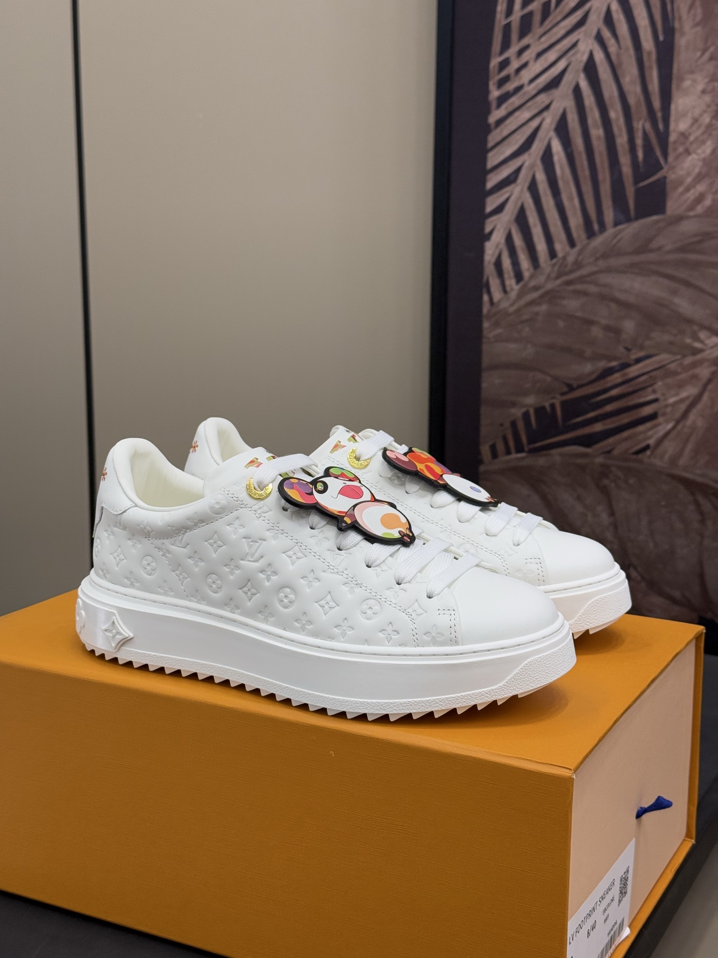 NO:235056,Louis vui...tton ss25 new arrival~ L family classic thick-soled sneakers 2025 autumn and winter new version This time Out sneakers are made of imported canvas, illuminating the side center logo with dazzling luster. Inscription eyelets and metal textured leather trim at the rear are rich in details, and thickened rubber outsole blooms Monogram flower doll decoration is a cooperative model of Takashi Murakami top quality 35-41, casual shoes/sports shoes, louis vuitton, louis vuitton, sneakers19860909批 Louis vui……tton ss25 new arrival～ L家经典厚底运动鞋2025秋冬新版面 本款Time Out 运动鞋取材进口帆布面,以耀眼光泽点亮侧面心标识.铭纹孔眼和后部金属质感皮革饰边丰富细节,加厚橡胶外底绽放 Monogram 花卉 公仔装饰 是村上隆合作款 顶级精品35-41,休闲鞋/运动鞋,louis vuitton,louis vuitton,sneakers,Women's Shoes