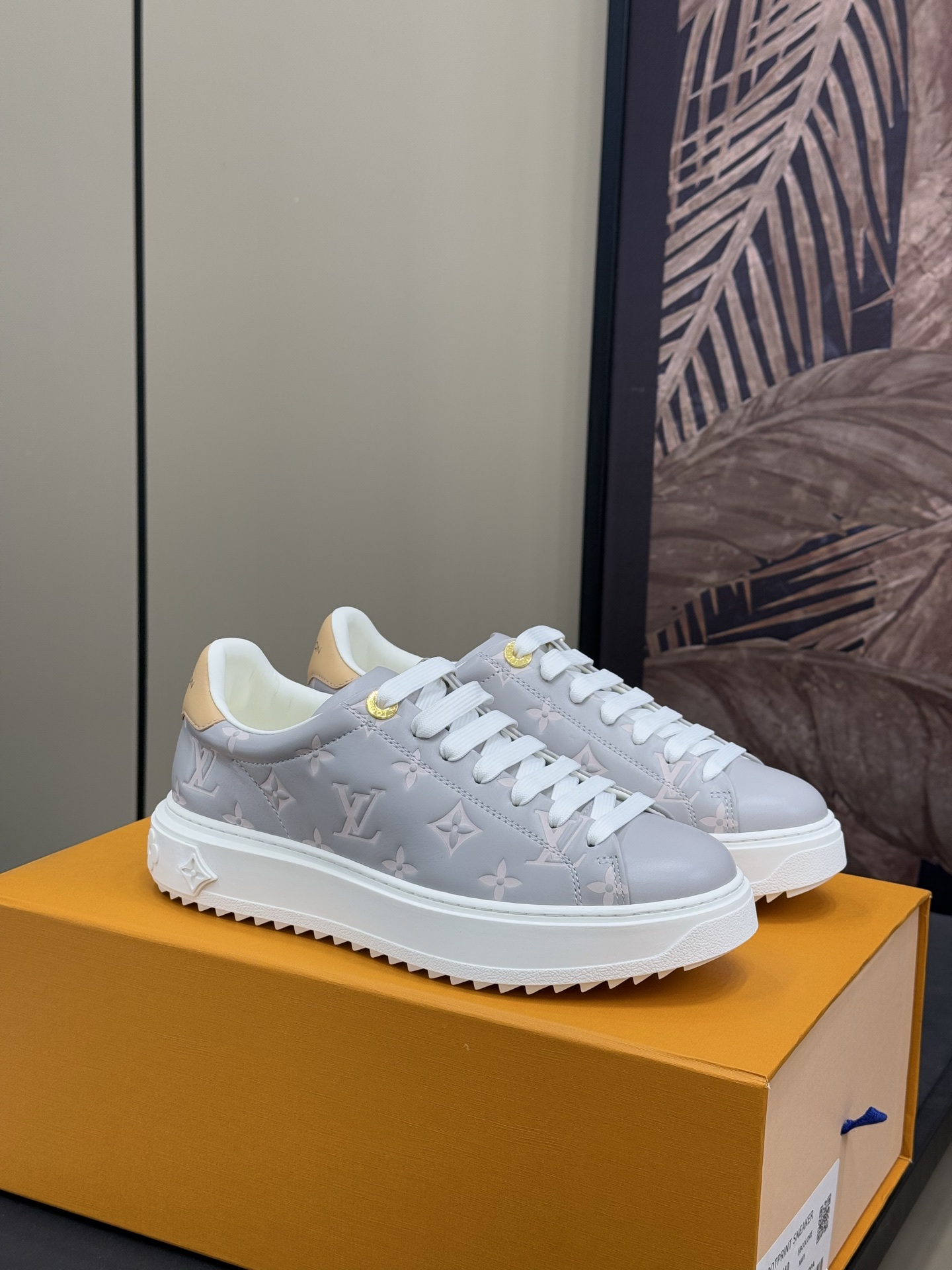 NO:164806,Louis vui...tton ss25 new arrival~ L family classic thick-soled sneakers 2025 autumn and winter new version This time Out sneakers are made of imported canvas, illuminating the side center logo with dazzling luster. Inscription eyelets and metal textured leather trim at the rear are rich in details, and thickened rubber outsole blooms Monogram Flowers and doll decoration is a cooperative model of Takashi Murakami top quality 35-41, casual shoes/sports shoes, louis vuitton, louis vuitton, sneakers19860909Louis vui……tton ss25 new arrival～ L家经典厚底运动鞋2025秋冬新版面 本款Time Out 运动鞋取材进口帆布面,以耀眼光泽点亮侧面心标识.铭纹孔眼和后部金属质感皮革饰边丰富细节,加厚橡胶外底绽放 Monogram 花卉 公仔装饰 是村上隆合作款 顶级精品35-41,休闲鞋/运动鞋,louis vuitton,louis vuitton,sneakers,Women's Shoes