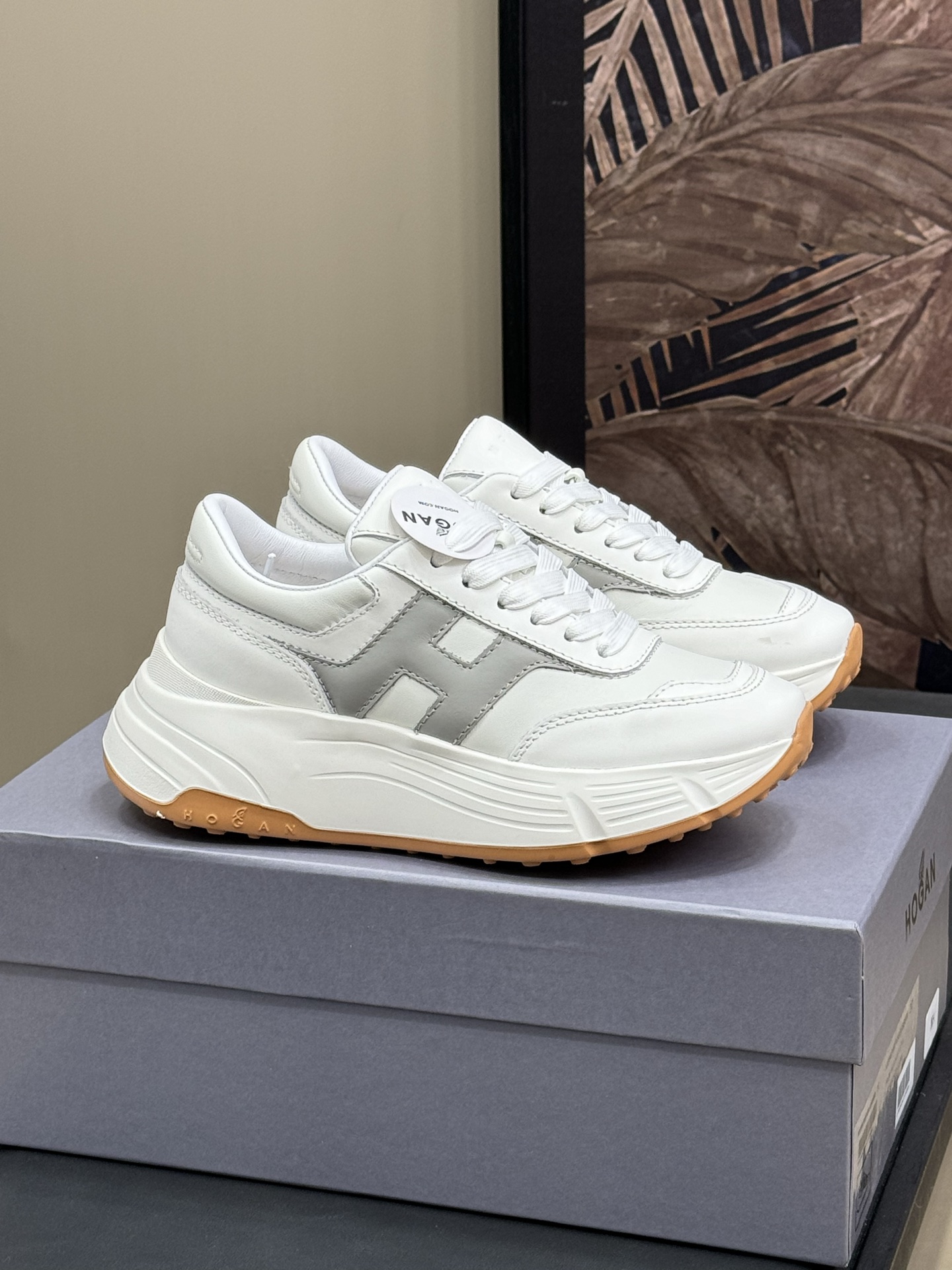NO:166744,hogan ss25 arrival~ new sports shoes, new spring and summer sports shoes for 25, light feet, full score for heightening effect, calfskin material, technological three-dimensional elastic inner pad size 35-45 men's size, casual shoes/sports shoes, sneakers, cowhide19860909hogan ss25 arrival~ 运动鞋新品 霍跟25春夏运动鞋新品 脚感轻盈,增高效果满分 小牛皮材质,科技立体弹力内垫 size 35-45 男码,休闲鞋/运动鞋,sneakers,cowhide,Women's Shoes