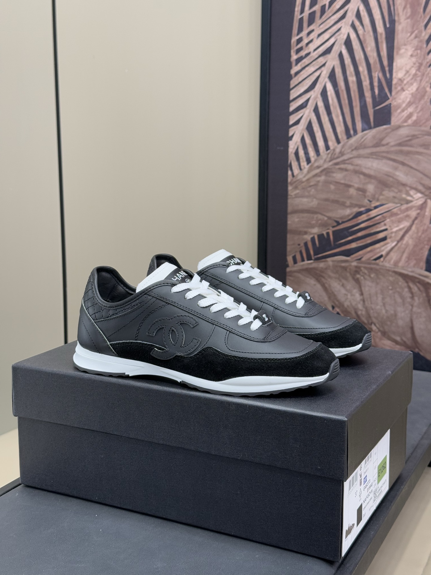 NO:238747,chanel 25 new arrival-～ Xiaoxiang 25 spring and summer thin-soled sneakers new products, smart and cute, miu limi, sneakers, cowhide19860909chanel 25 new arrival-～ 小香25春夏 薄底运动鞋新品 灵动可爱,miu 里miu 气的 小牛皮材质,拼反绒材质；很软很舒服的 size 35-41,休闲鞋/运动鞋,chanel,miumiu,sneakers,cowhide,Women's Shoes