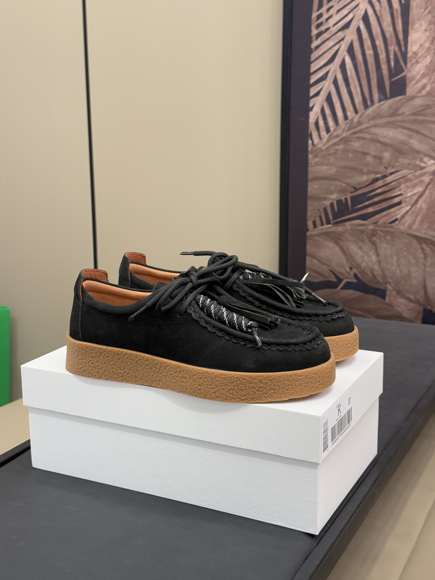 NO:237630,the row ss25 college style ss25 sponge cake shoes classic style with exquisite decoration, new style, high-end and easy to wear, perfect temperament, suede calfskin material; soft and handsome size 35-40, fisherman's shoes, espadrilles, cowhide19860909the row ss25 学院风 松糕鞋 经典版型搭配精致装饰,焕发新意 增高好穿、气质完美 绒面小牛皮材质；柔和不失帅气 size 35-40,渔夫鞋,espadrilles,cowhide,Women's Shoes