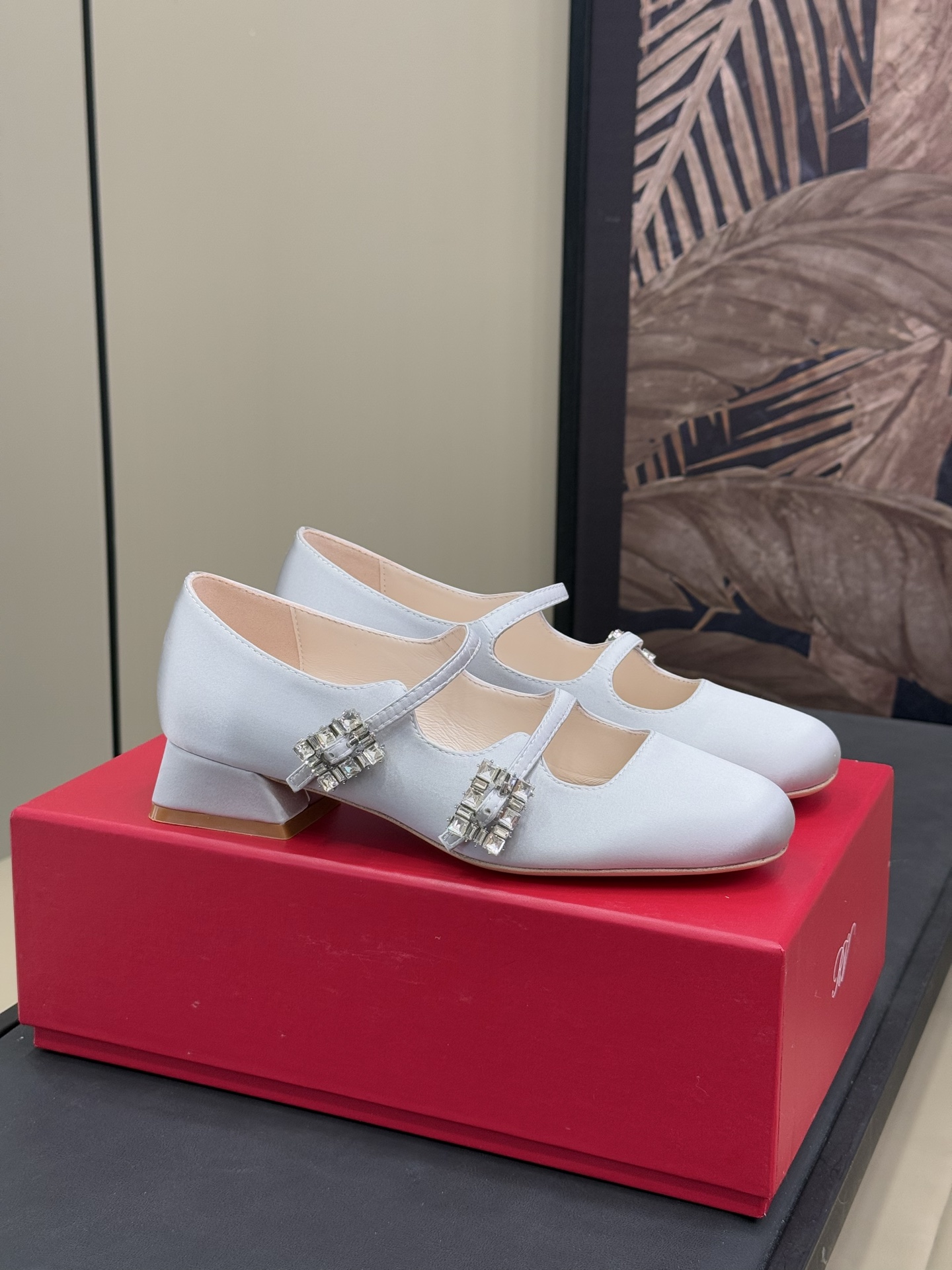 NO:257463,RV 25 Spring and Summer Mary Zhen’s new product Silk upper and crystal fasteners, the two materials complement each other and complement each other, so high-end!  Upper mulberry silk, inner lambskin, sole cowhide, size 34-40, ballet shoes, mary jane, cowhide, sheepskin, real silk19860909批 rv 25春夏 玛丽珍新品 真丝鞋面 搭配水晶扣件,两种材质相得益彰、交相辉映,太高级了吧！ 鞋面桑蚕丝 内里小羊皮 鞋底牛皮 size 34-40,芭蕾舞鞋,mary jane,cowhide,sheepskin,real silk,Women's Shoes