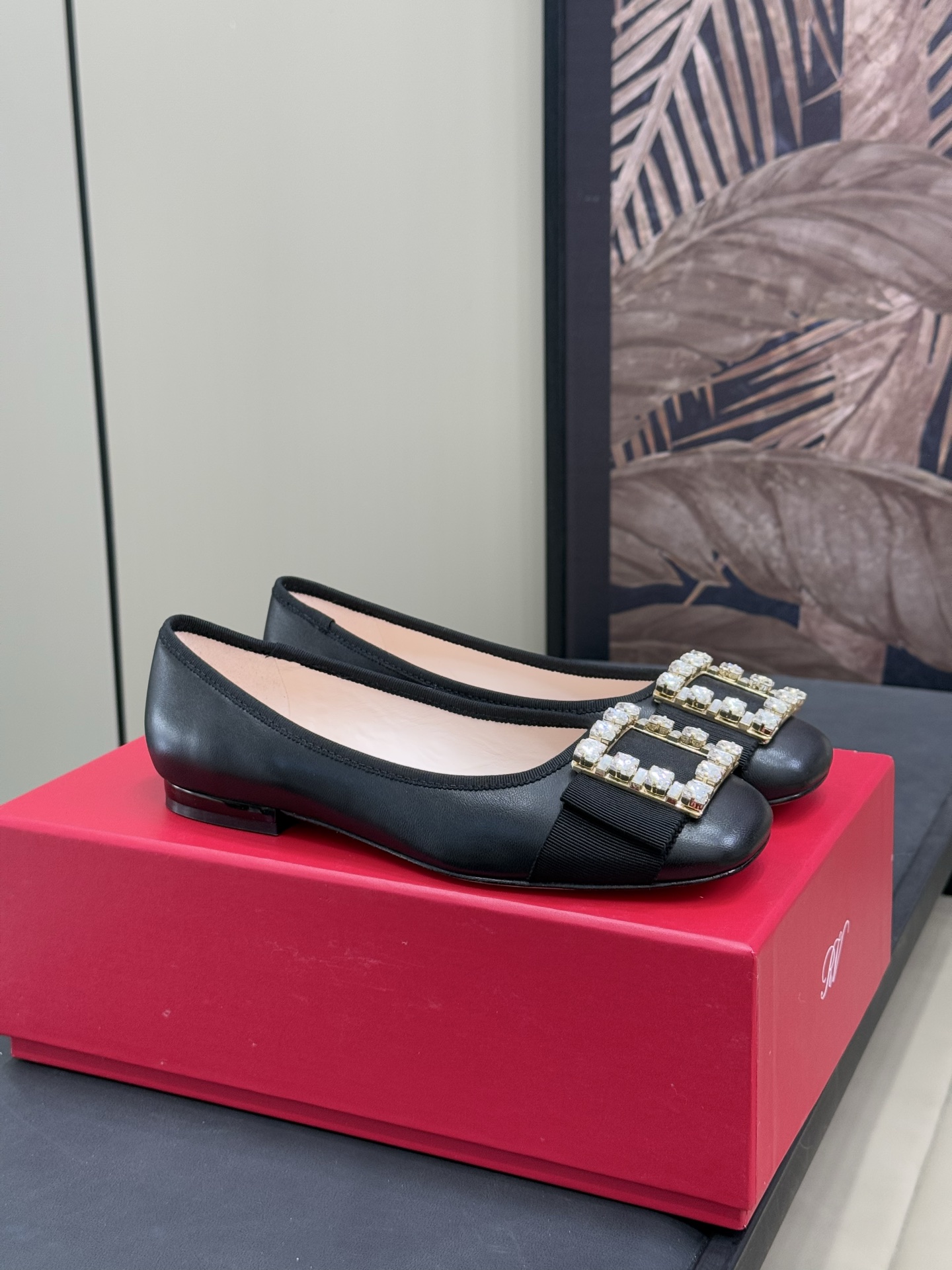 NO:257460,rv 25 spring and summer rhinestone stall single shoes daily commuting, even if you go, you will have dazzling light everywhere you go, the sense of high-end usually radiates to the surrounding eyes Cowhide surface Sheepskin cowhide outsole size 34-40, single shoes, cowhide, sheepskin19860909rv 25春夏 水钻档口 单鞋 日常通勤都可以,就是走到哪里都会有夺目的光芒 ,高级感通常会辐射到周围眼睛 牛皮面 羊皮里 牛皮革大底 size 34-40,单鞋,cowhide,sheepskin,Women's Shoes