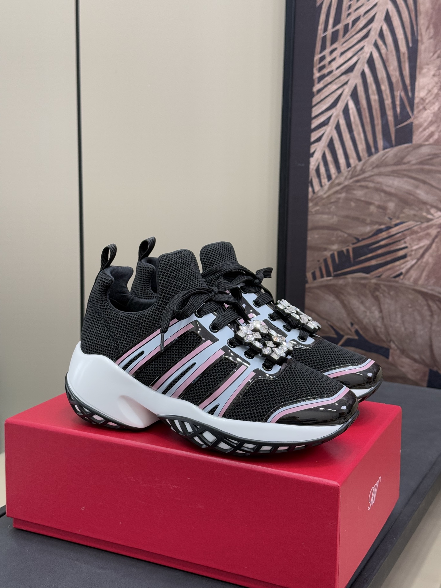 NO:238749,roger vivier 25 new sports shoes viv run new running shoes, mesh   film design, youth sports and age-reducing ideas!  Good height-enhancing effect; lightweight and unlimited power size 35-41, casual shoes/sports shoes, roger vivier, sneakers19860909roger vivier 25 新品运动鞋 viv run 跑鞋新品,网面 胶片 设计,青春运动减龄思路！增高效果好；轻盈动力无限 size 35-41,休闲鞋/运动鞋,roger vivier,sneakers,Women's Shoes