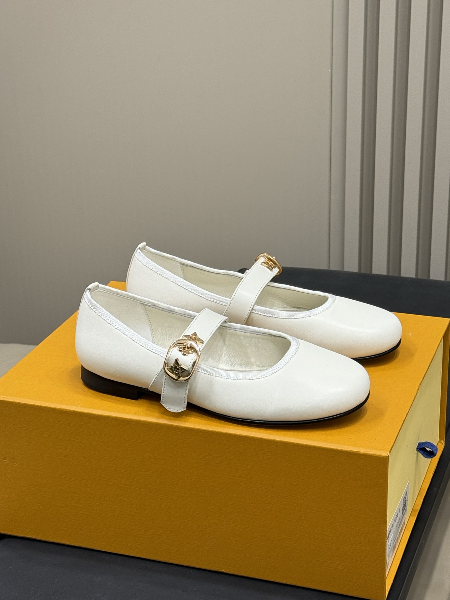 NO:238139,IvX Murakami Takashi Mary Jane is so beautiful, the meaning of pure leather print lies in the artist's requirements and persistence beyond ordinary products!  A unique aesthetic perspective, and a sense of balance that dares to make a fuss about classics and never makes a fool of themselves. A series of beautiful size 35-41, Mary Jane, mary jane19860909IvX 村上隆联名款 玛丽珍 太好看了吧,纯皮面印花的 联名的意义 在于艺术家超出普通商品的要求和坚持！ 独特的审美角度, 以及敢于在经典上做文章,不胡来的平衡感. 美不胜收的一系列 size 35-41,玛丽珍,mary jane,Women's Shoes